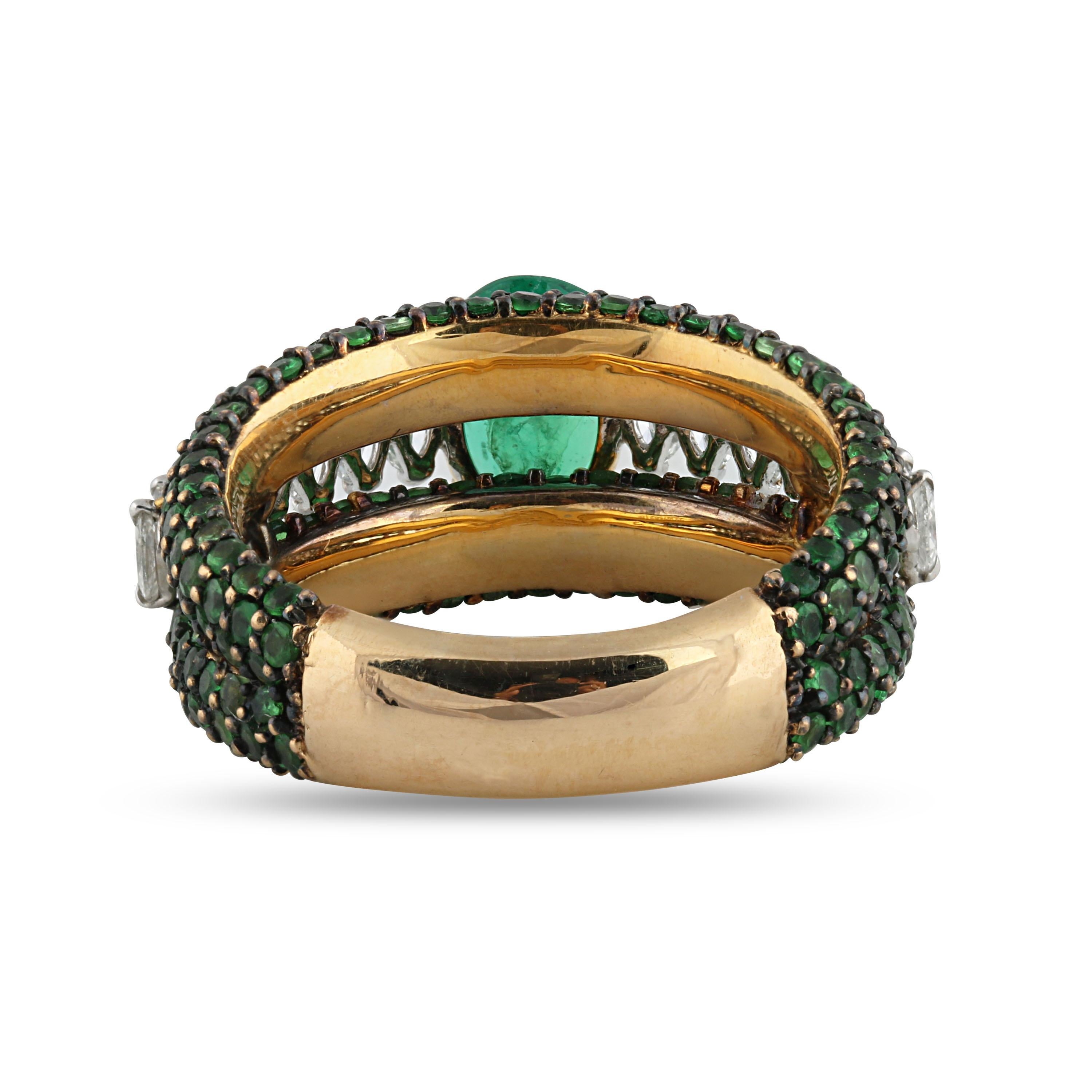 Studio Rêves Emerald and Marquise Diamond Band Ring in 18 Karat Gold For Sale 2