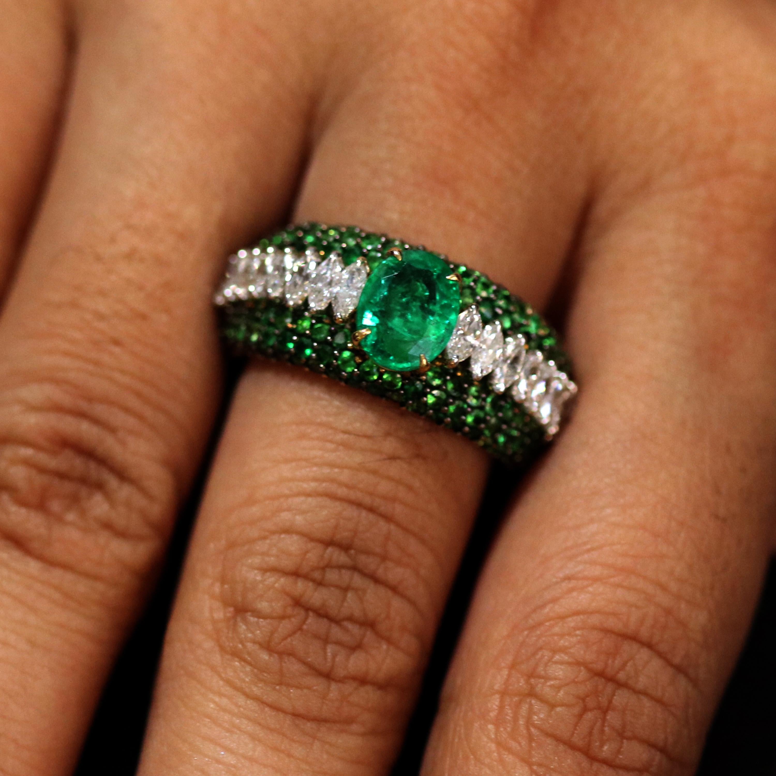 Modern Studio Rêves Emerald and Marquise Diamond Band Ring in 18 Karat Gold For Sale