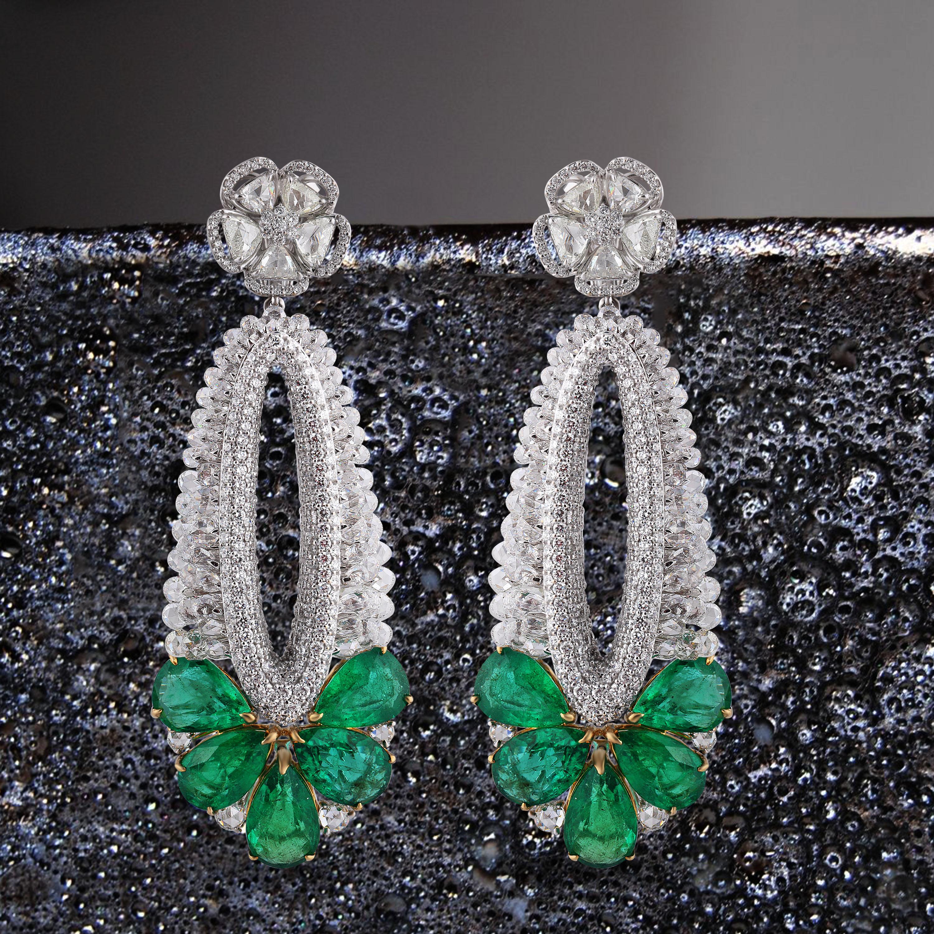 Studio Rêves Emerald and Rosecut Oval Dangling Earrings in 18 Karat Gold For Sale 2