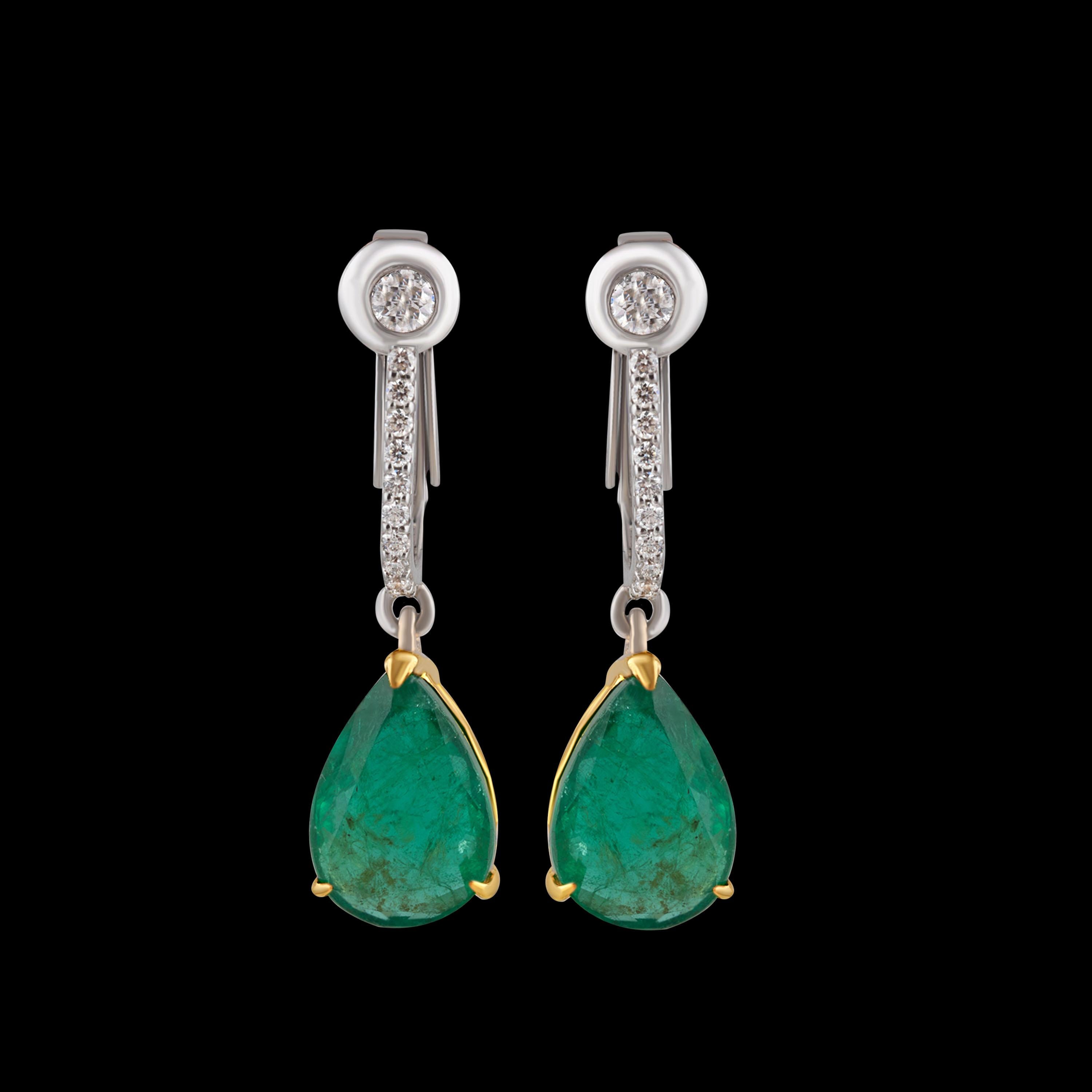 Studio Rêves Emerald Drop Dangling Earrings with Diamonds in 18 Karat Gold For Sale 3