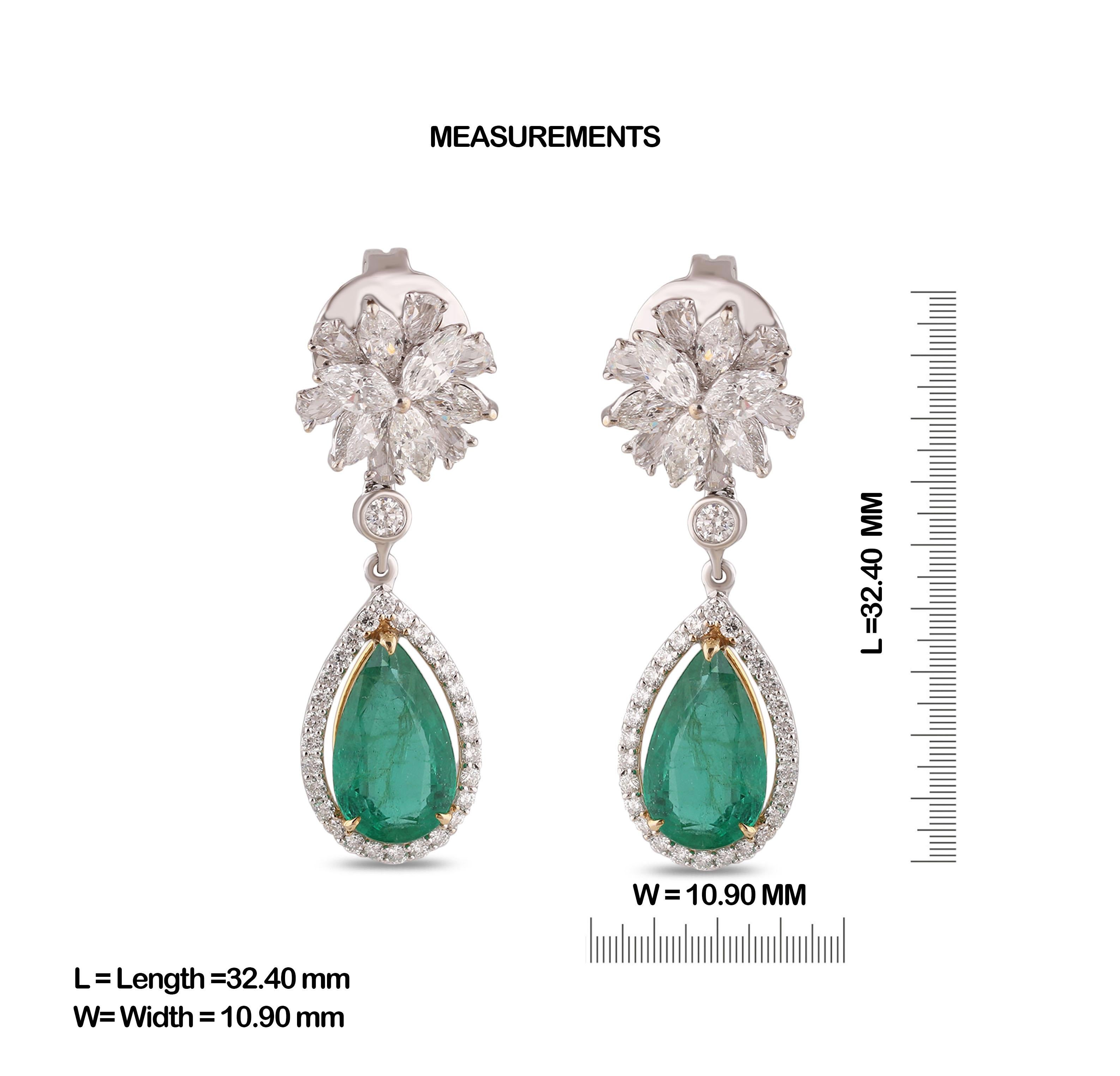 Taille poire Studio Rêves Boucles d'oreilles Emerald Drop Fancy Diamond Studded en or 18 carats en vente