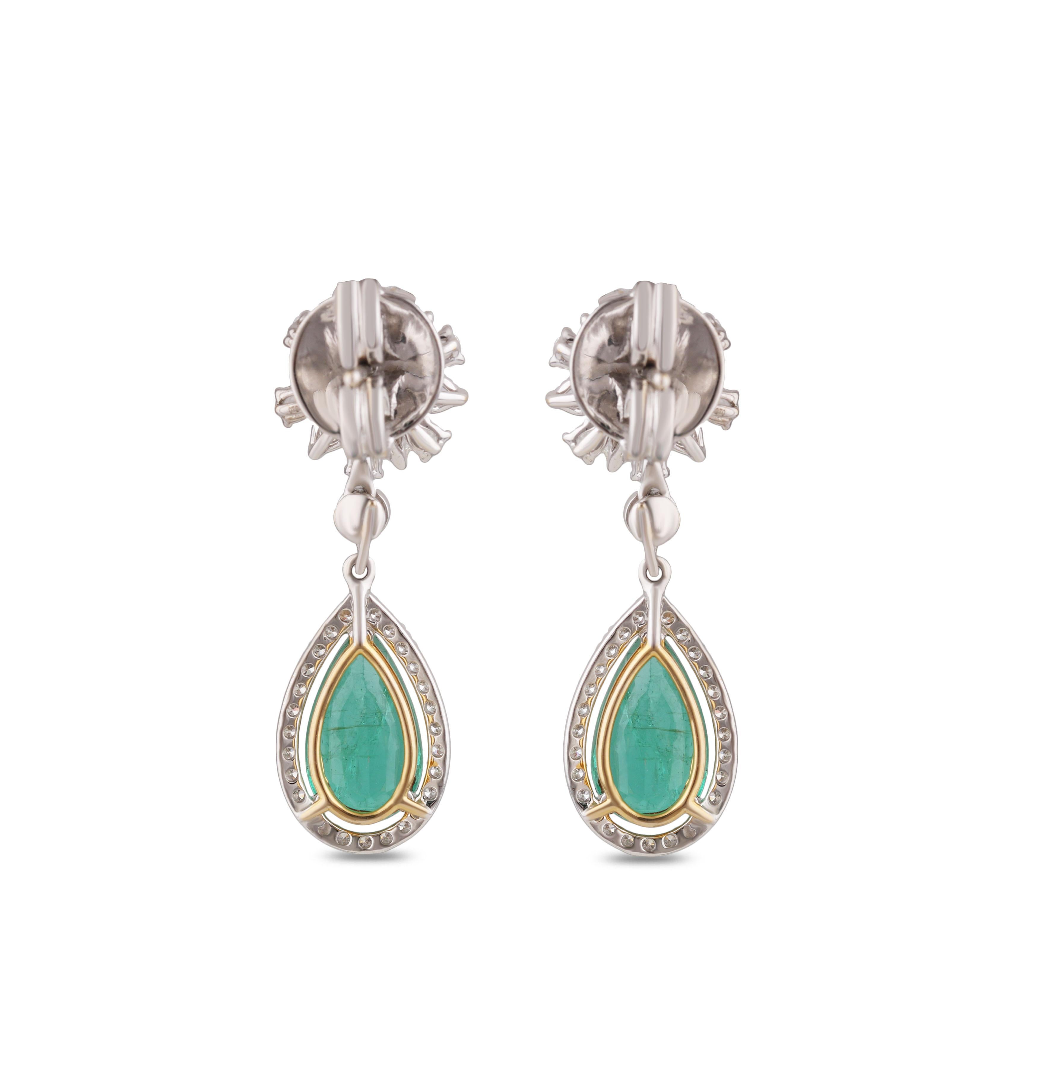 Studio Rêves Boucles d'oreilles Emerald Drop Fancy Diamond Studded en or 18 carats en vente 2