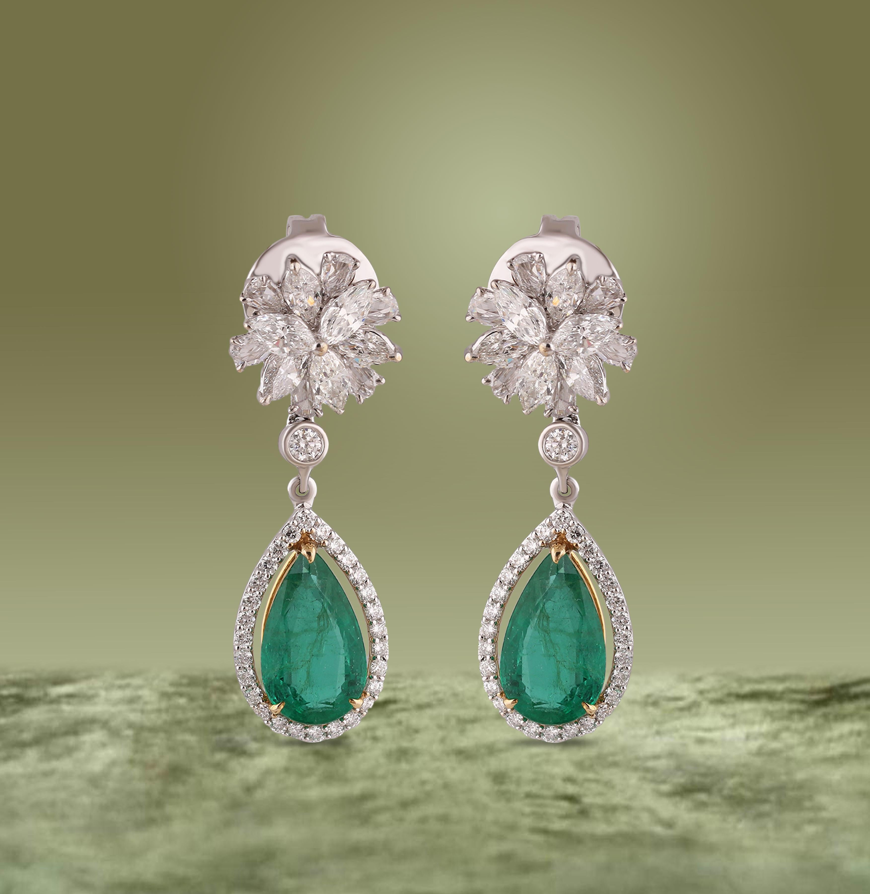 Studio Rêves Boucles d'oreilles Emerald Drop Fancy Diamond Studded en or 18 carats en vente 3