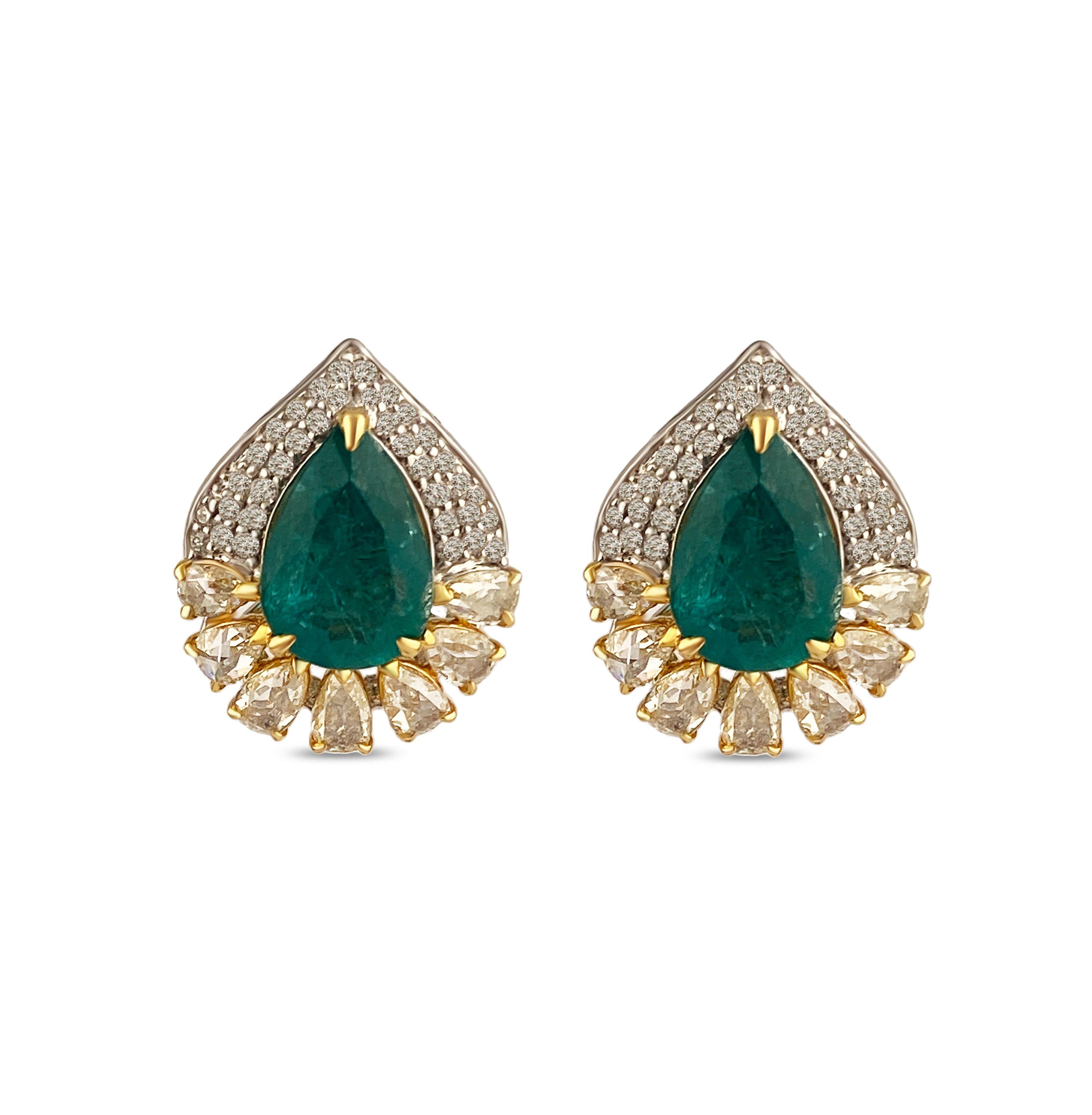 Studio Rêves Boucles d'oreilles poire émeraude en or blanc 18 carats Pour femmes en vente