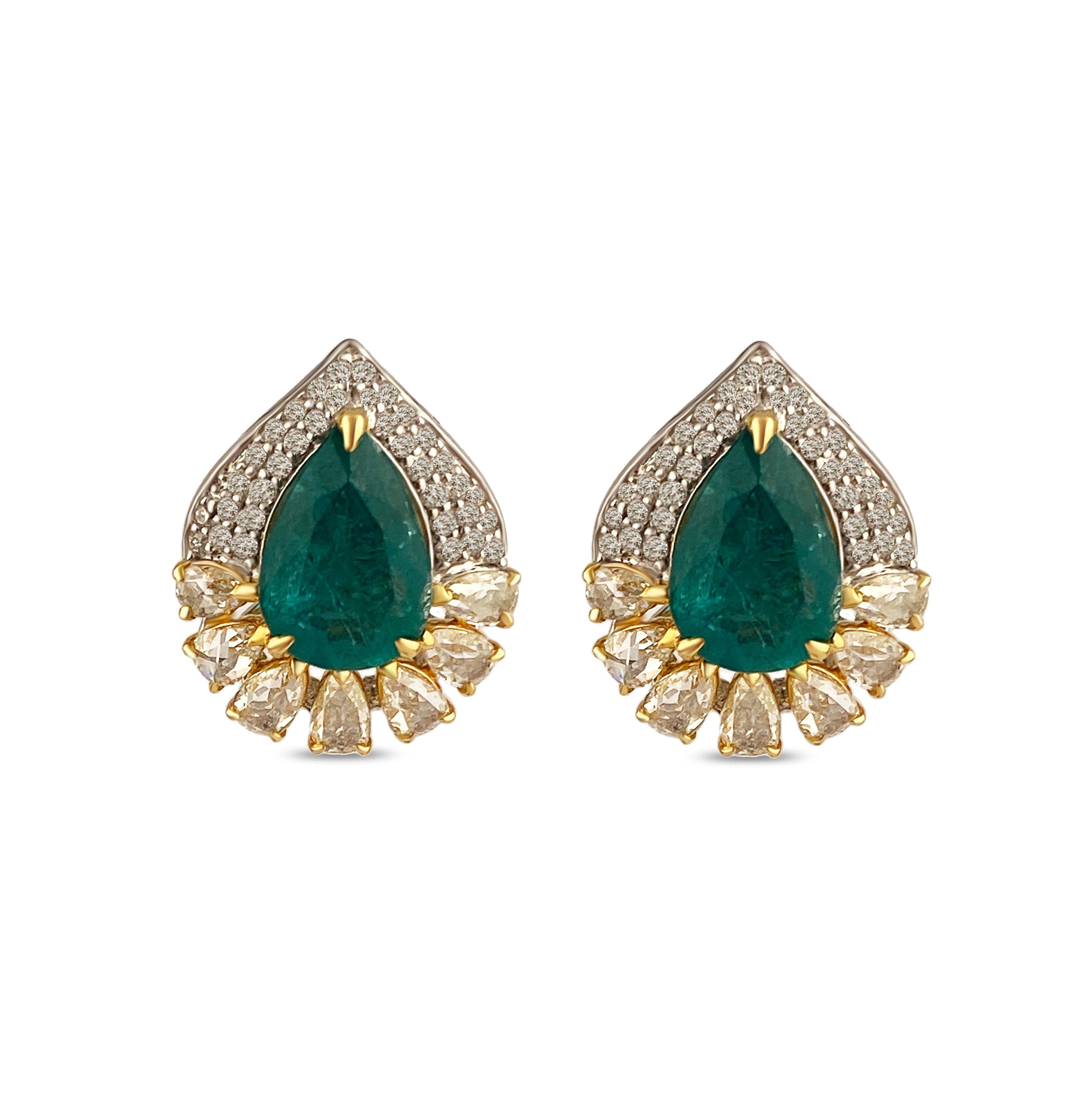 Studio Rêves Boucles d'oreilles poire émeraude en or blanc 18 carats en vente 2