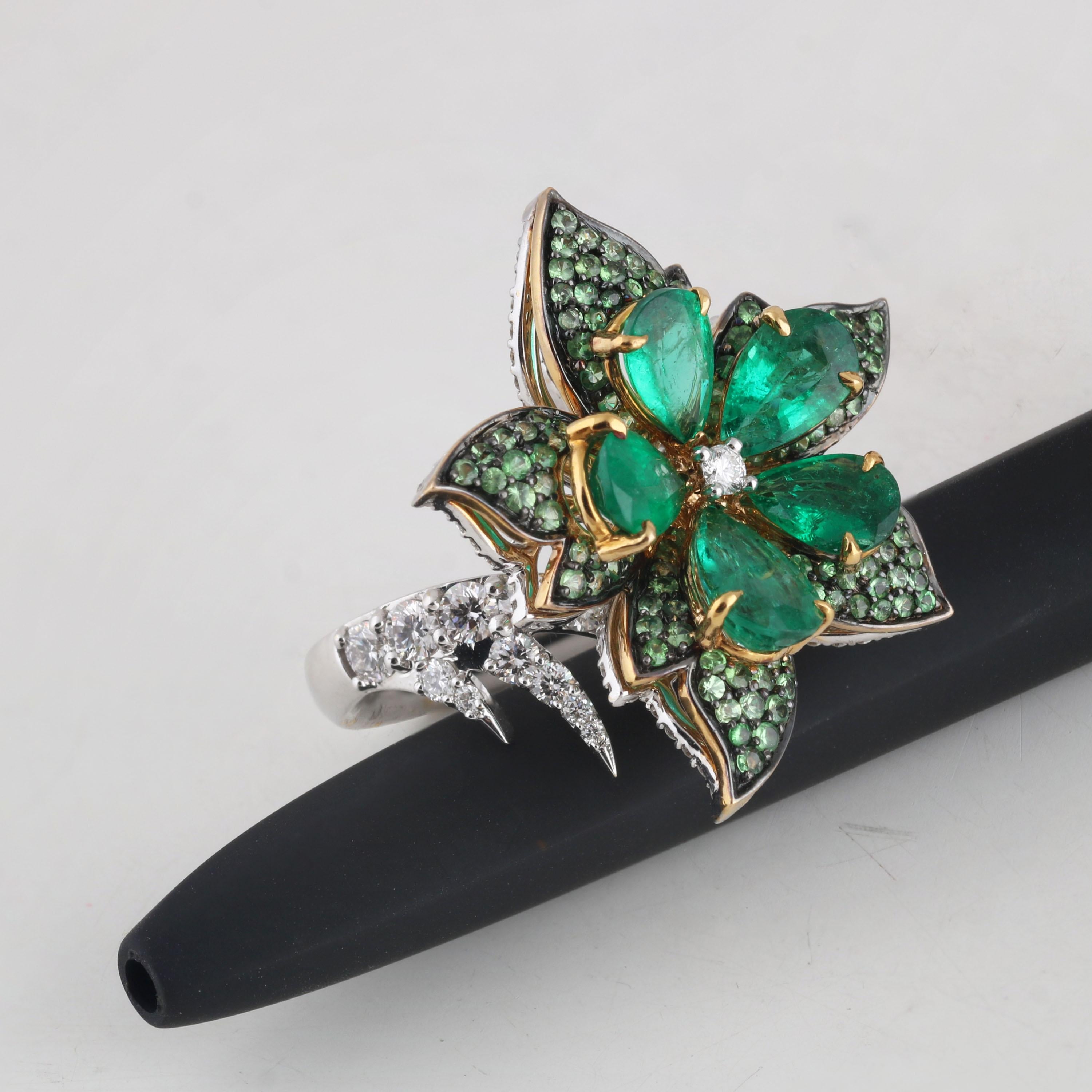Contemporary Studio Rêves Emeralds and Diamonds Floral Cocktail Ring in 18 Karat Gold For Sale