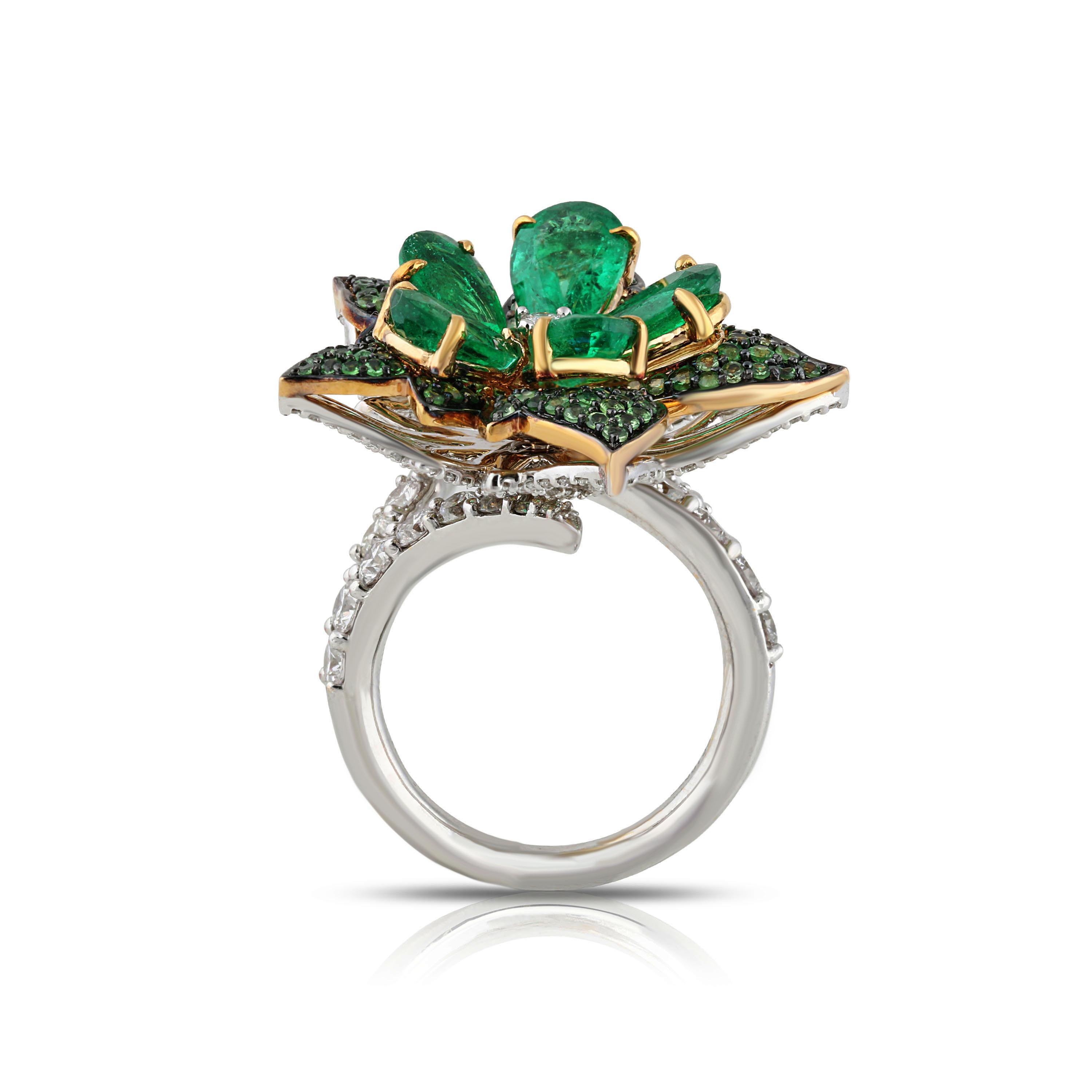 Studio Rêves Emeralds and Diamonds Floral Cocktail Ring in 18 Karat Gold In New Condition For Sale In Mumbai, Maharashtra