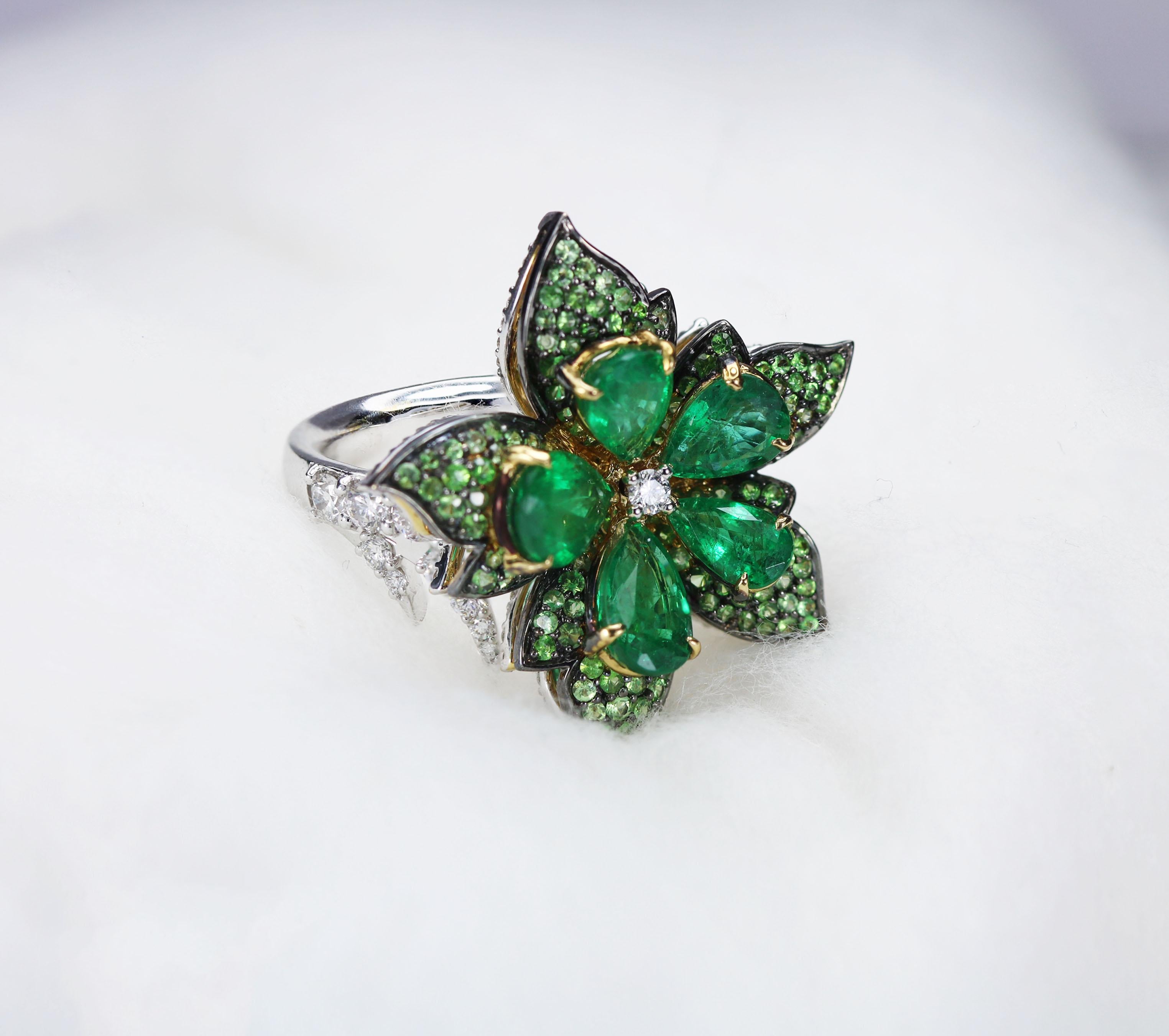 Studio Rêves Emeralds and Diamonds Floral Cocktail Ring in 18 Karat Gold For Sale 3