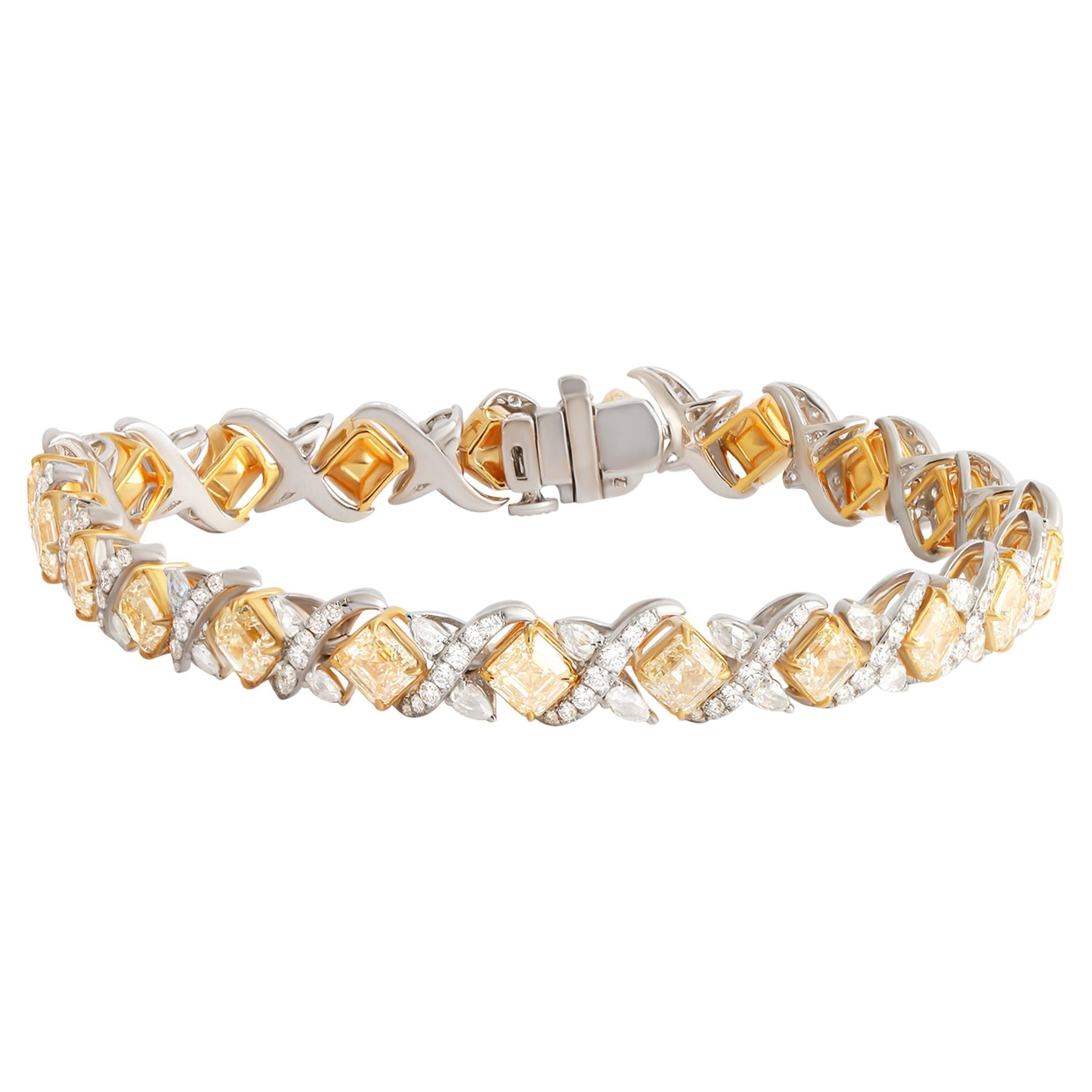 Studio Rêves Bracelet tennis "Eternal Embrace" en or et diamant asscher en vente