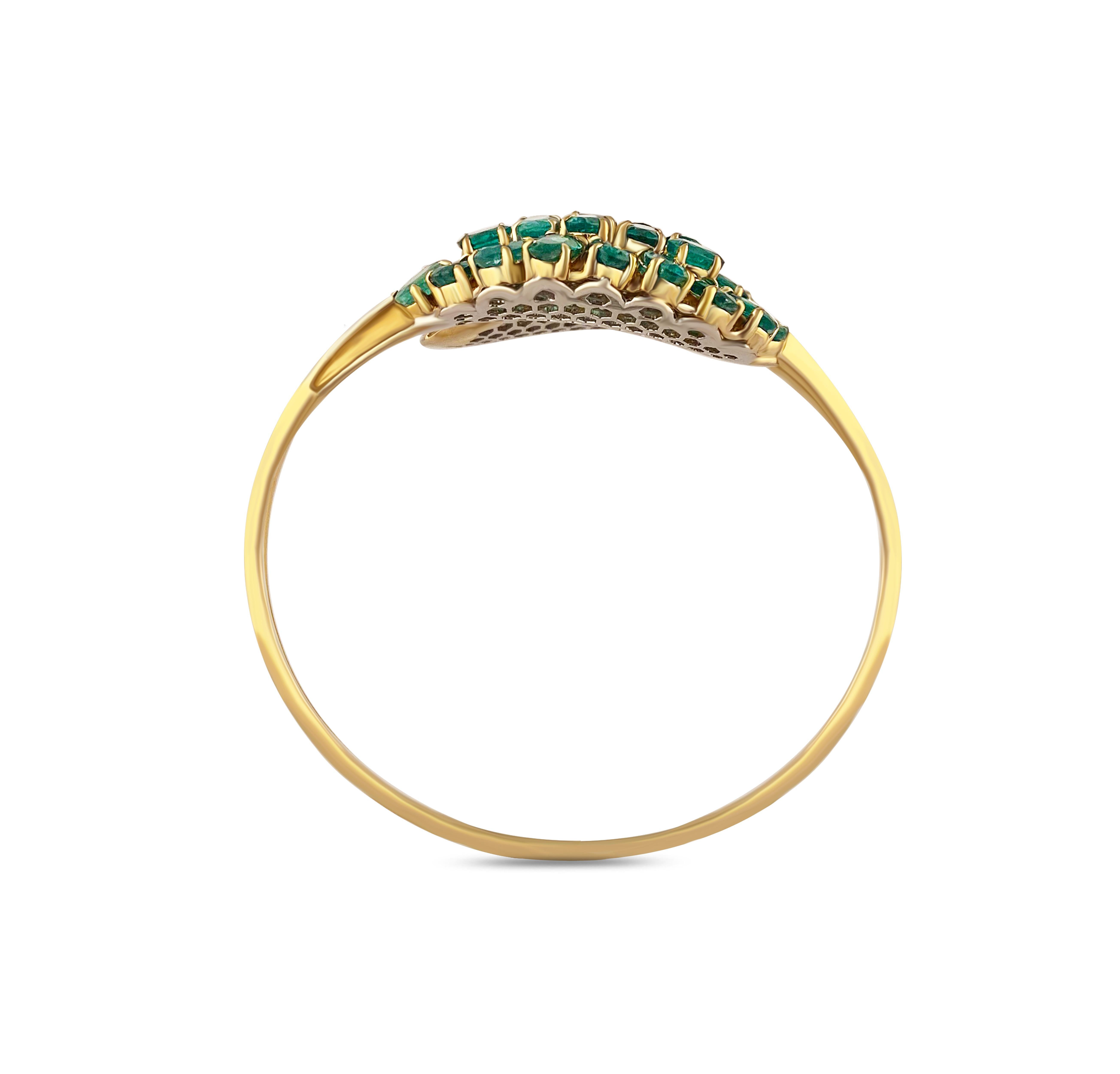 Studio Rêves Bracelet en or jaune 18 carats orné d'une grappe ovale d'émeraudes fantaisie Pour femmes en vente