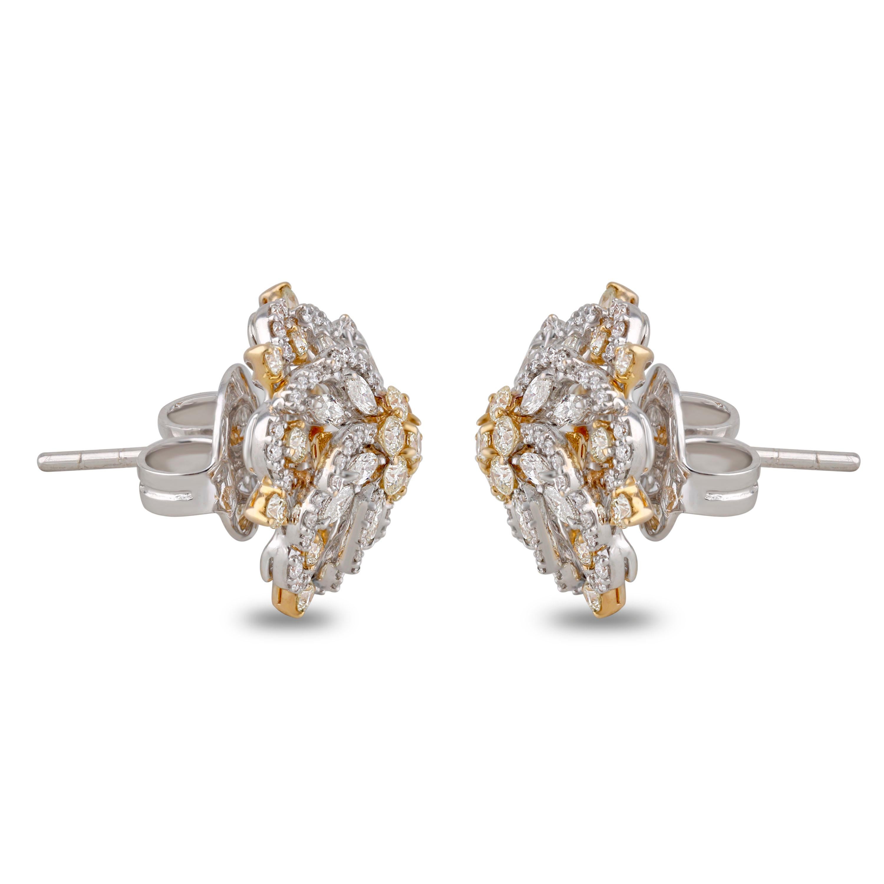 Studio Rêves Floral Stud Earrings in Diamonds and 18 Karat Gold In New Condition For Sale In Mumbai, Maharashtra