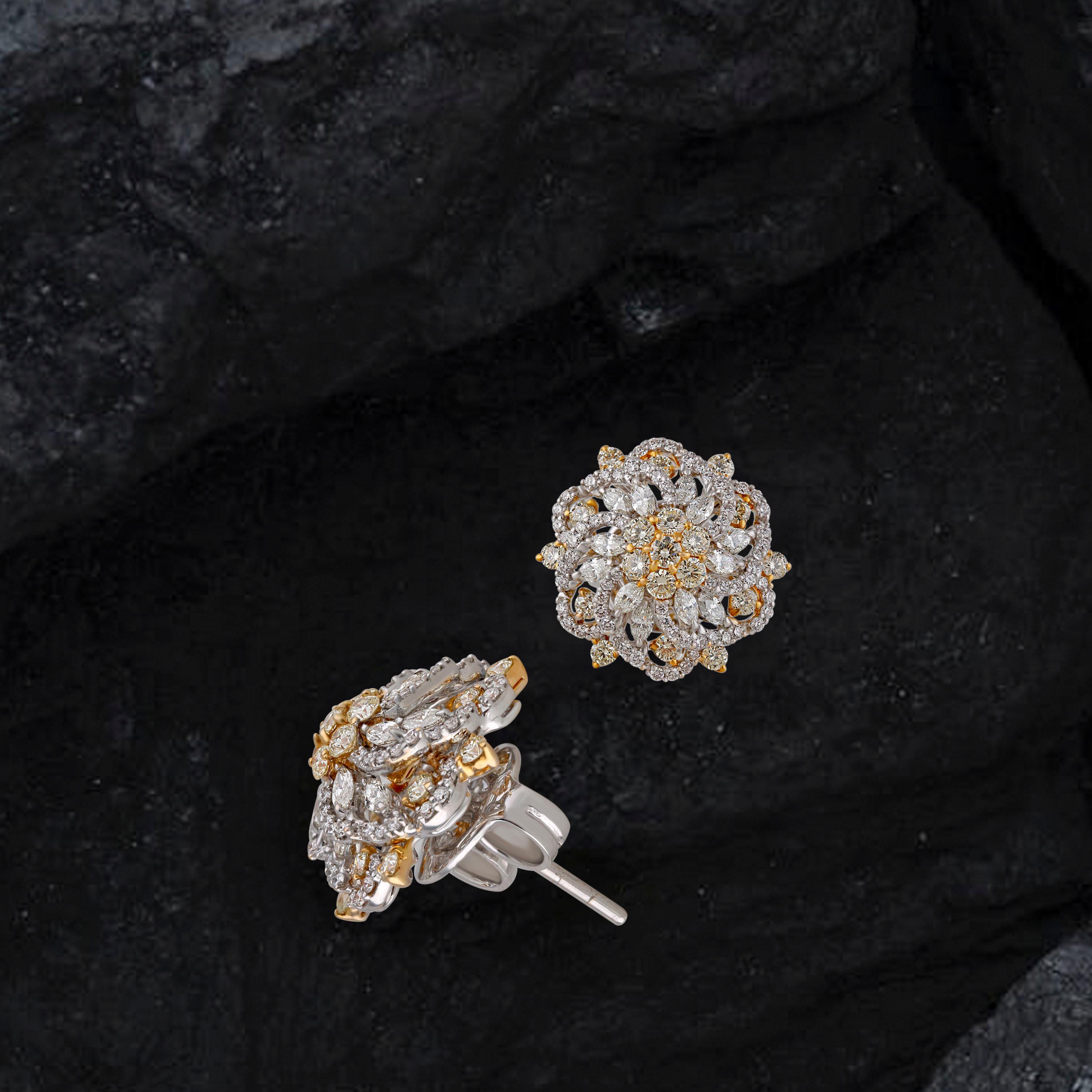 Studio Rêves Floral Stud Earrings in Diamonds and 18 Karat Gold For Sale 1