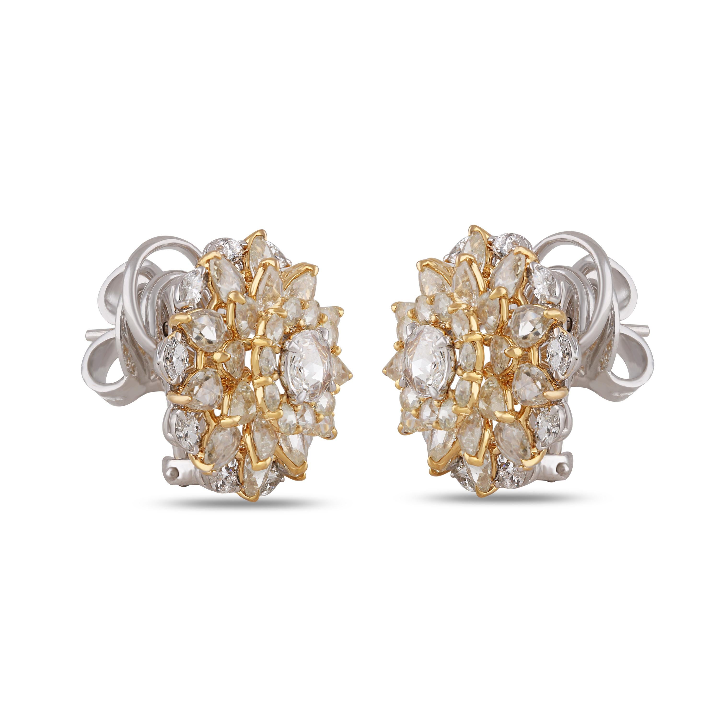 Studio Rêves Floret Diamond Stud Earrings in 18 Karat Gold For Sale 1