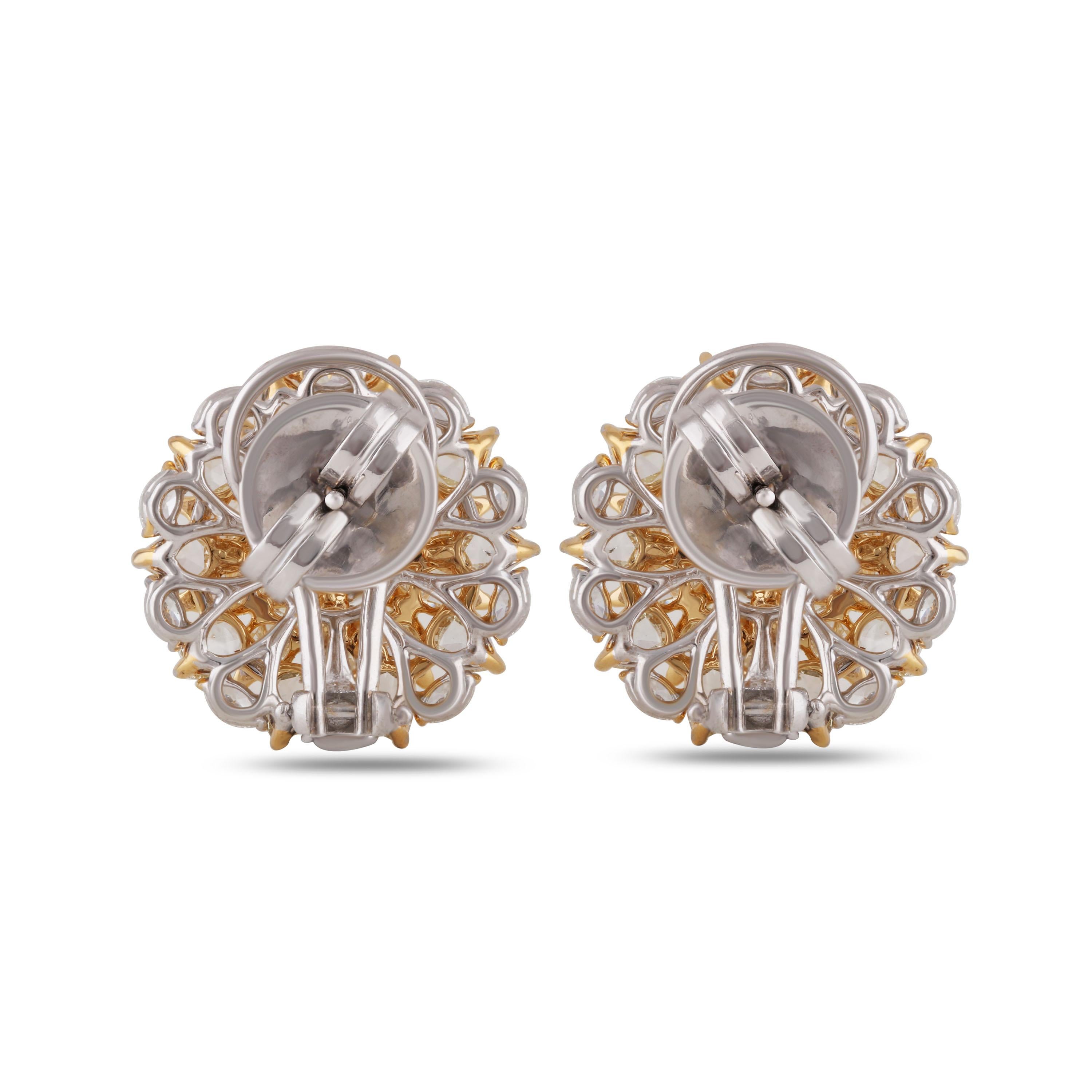Studio Rêves Floret Diamond Stud Earrings in 18 Karat Gold For Sale 2