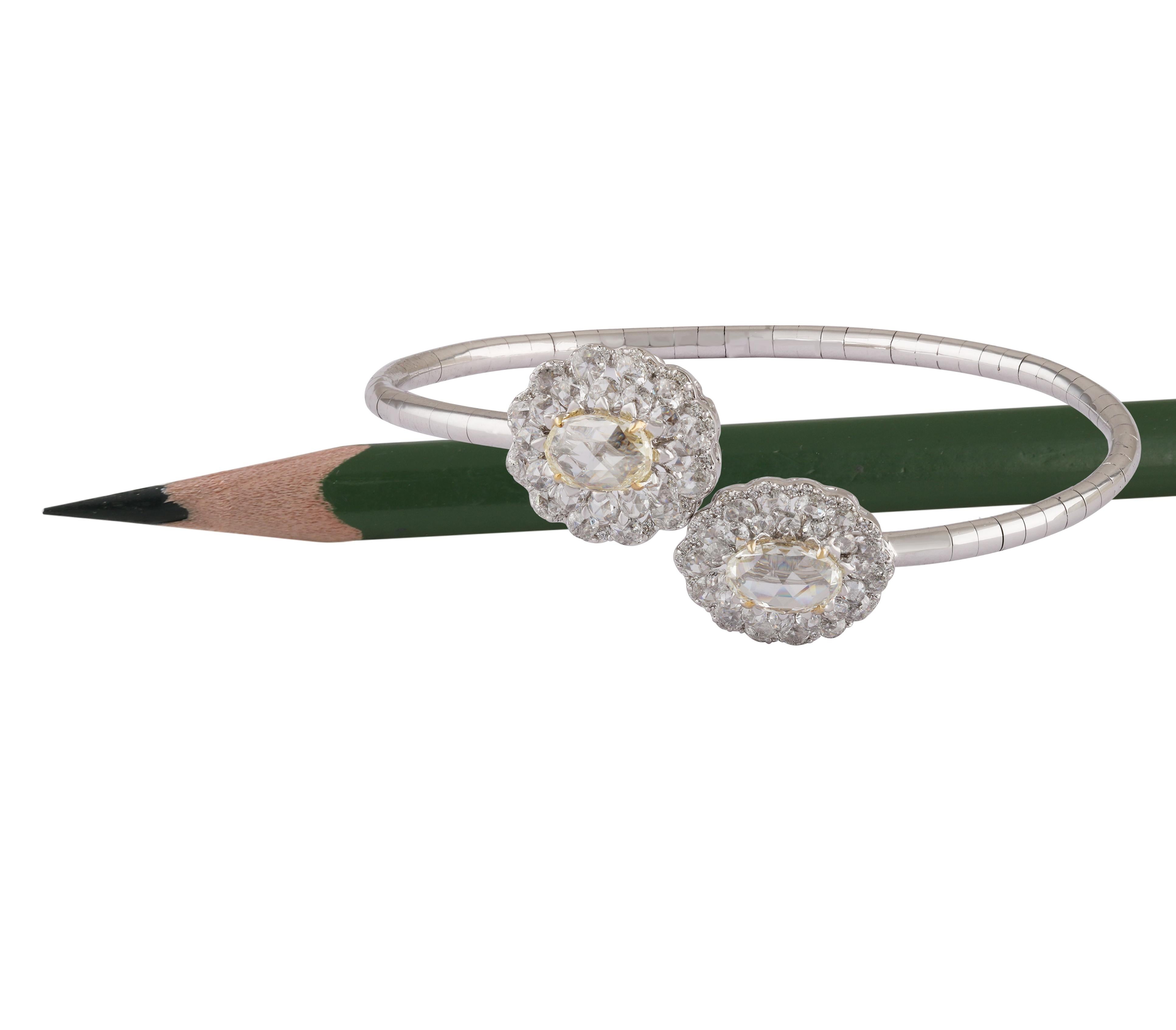 Women's Studio Rêves Floret Rose Cut Diamond Bracelet in 18 Karat Gold For Sale