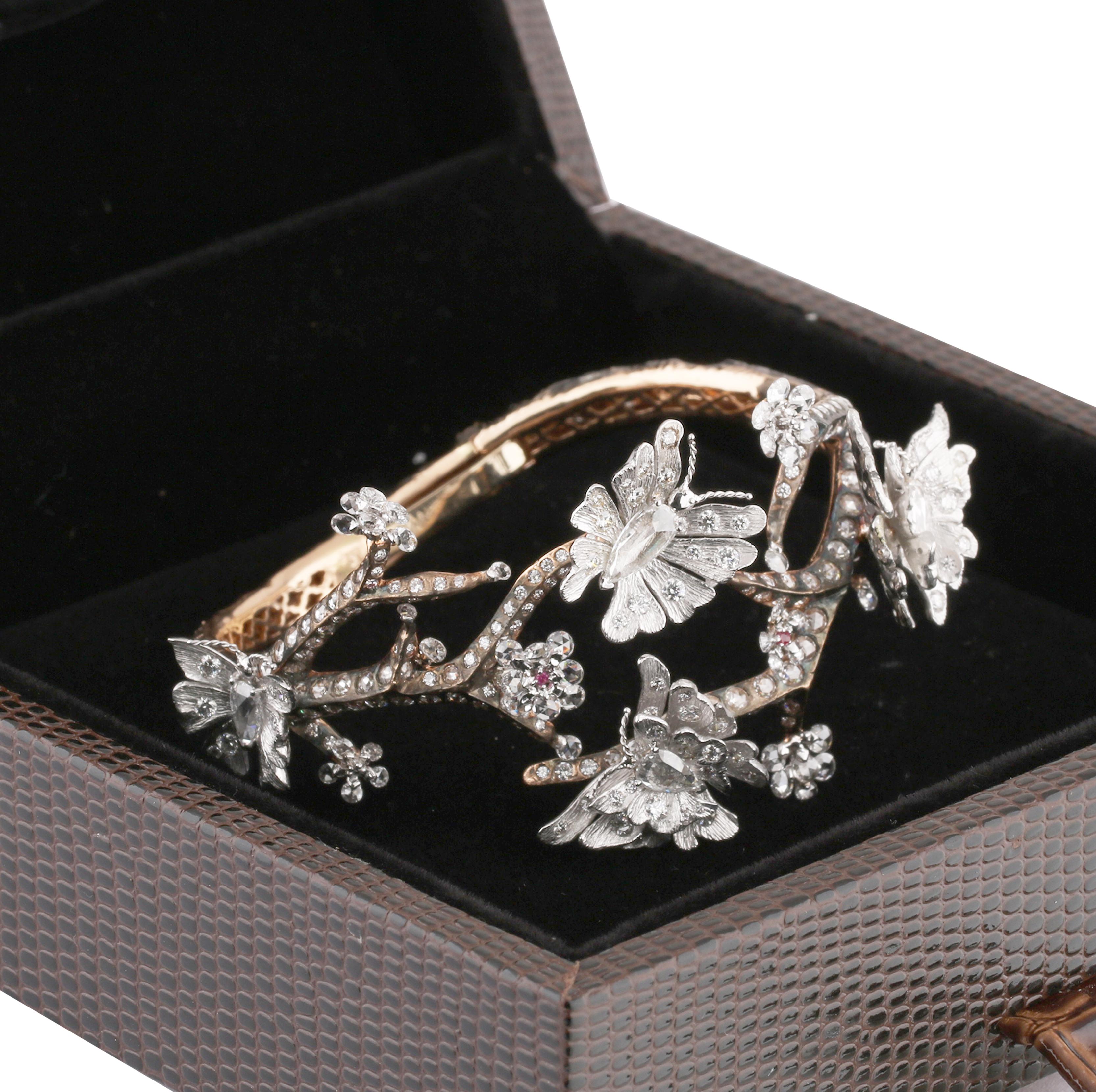 Studio Rêves Handcrafted Diamond Butterfly Bracelet in 18 Karat Gold For Sale 2
