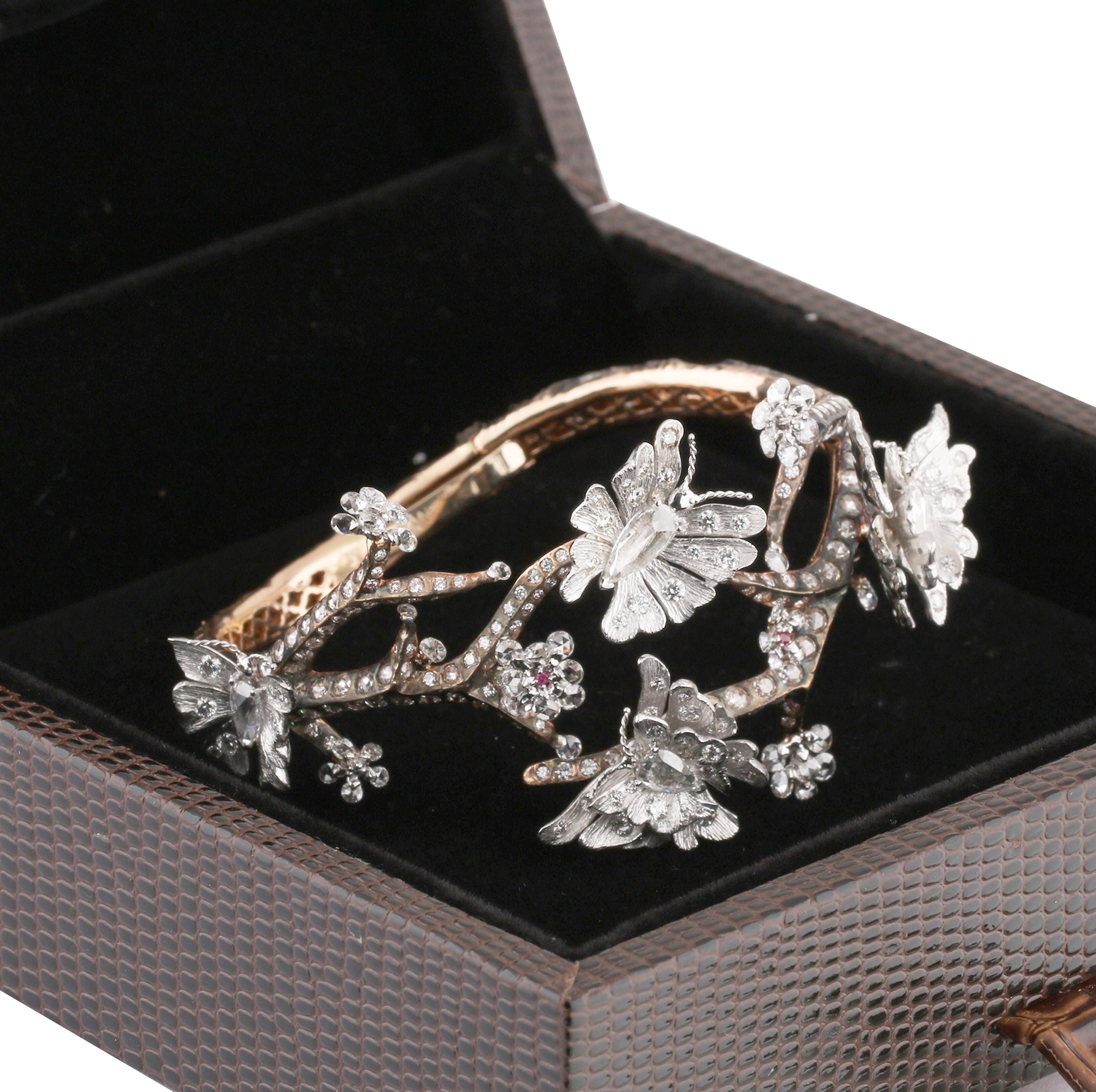 Studio Rêves Bracciale con farfalla e diamante in oro 18 carati realizzato a mano in vendita 4