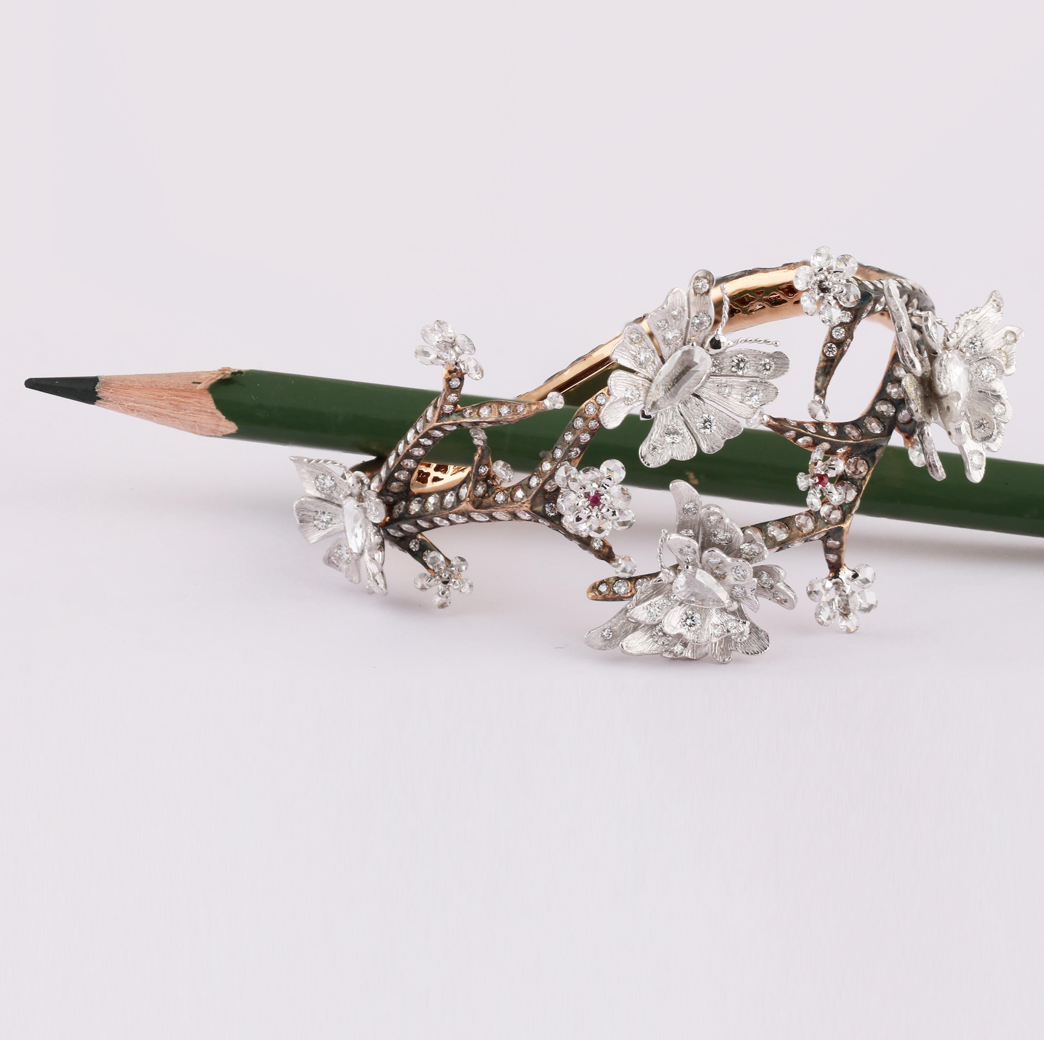 Studio Rêves Bracciale con farfalla e diamante in oro 18 carati realizzato a mano In condizioni Nuovo in vendita a Mumbai, Maharashtra