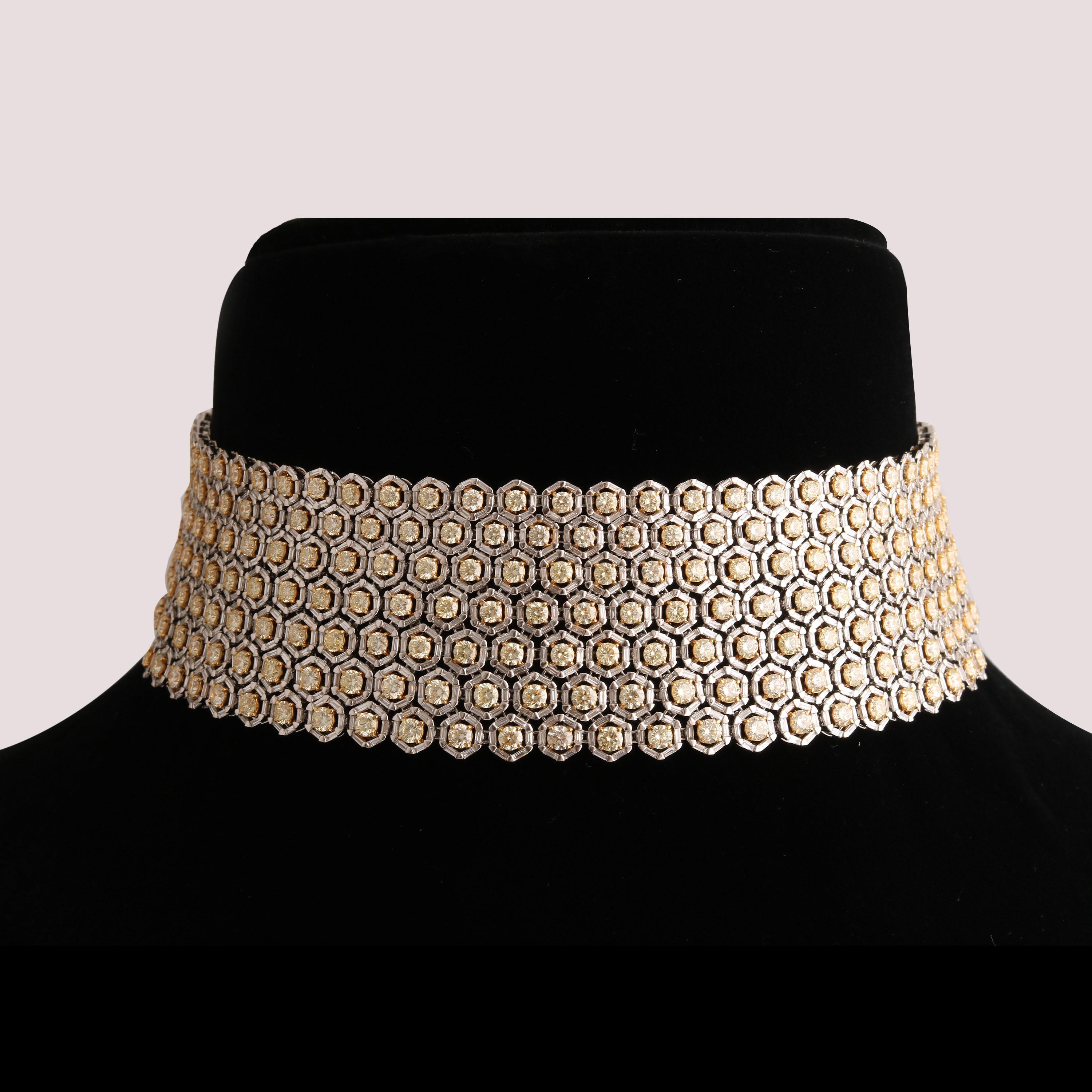 Studio Rêves Collier ras du cou en or 18 carats, inspiré du peigne à miel et orné de diamants en vente 1