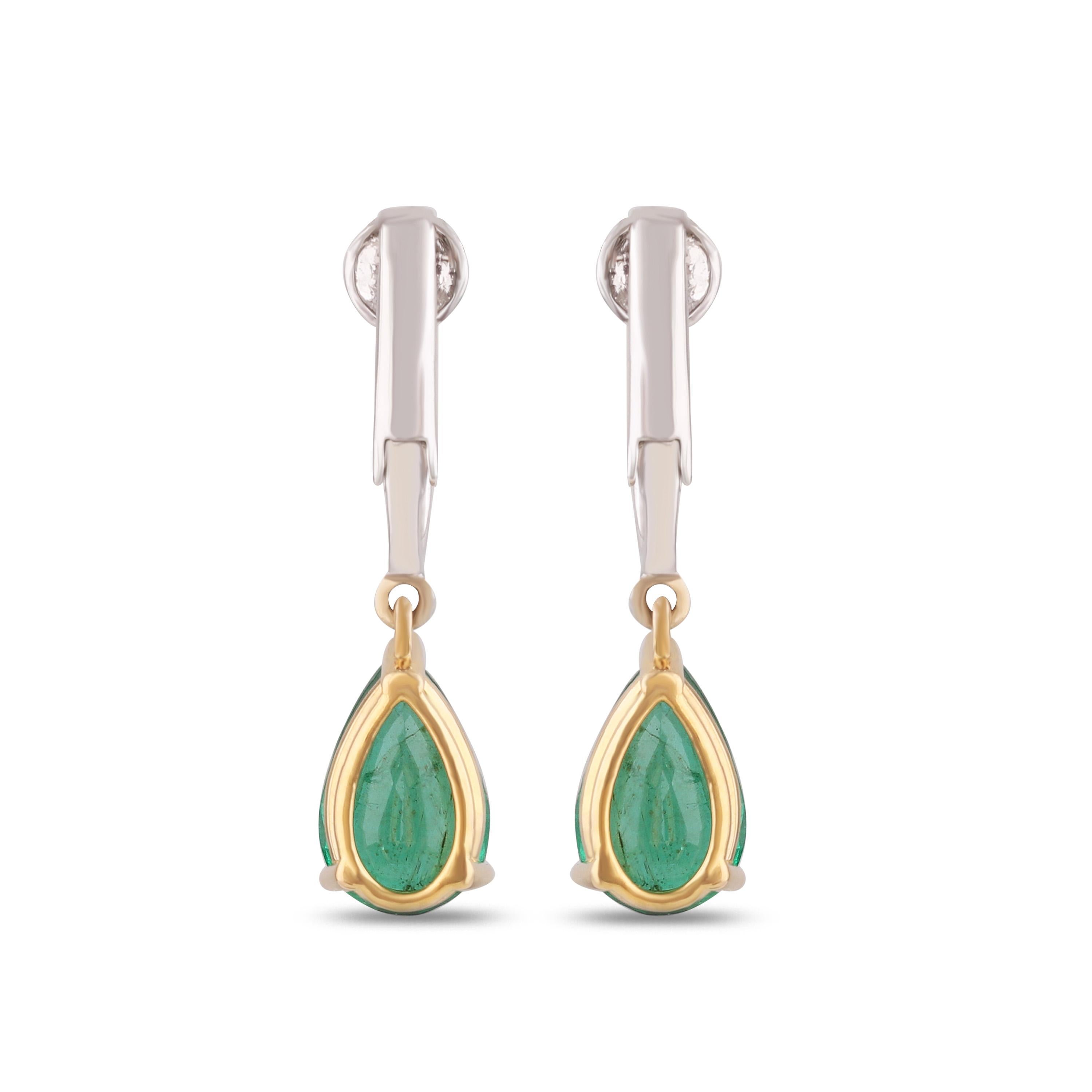 Studio Rêves Lever-Back Diamond and Emerald Drop Dangling Earrings in 18k Gold In New Condition For Sale In Mumbai, Maharashtra