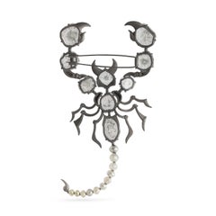 Studio Rêves Broche en diamant Lunar Scorpion en titane