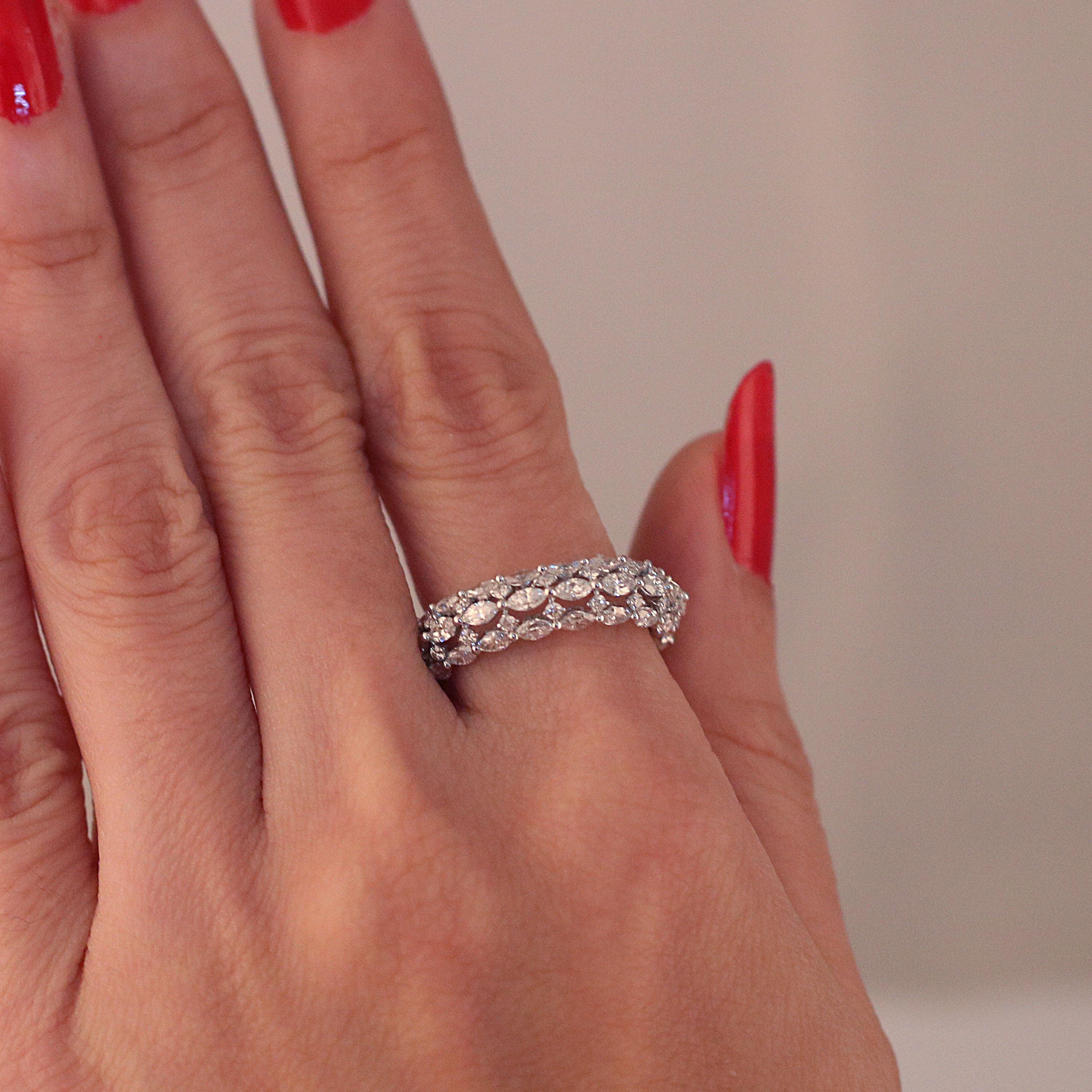 Moderne Studio Rêves Bracelet en or blanc 18 carats, diamant marquise et diamant rond blanc en vente