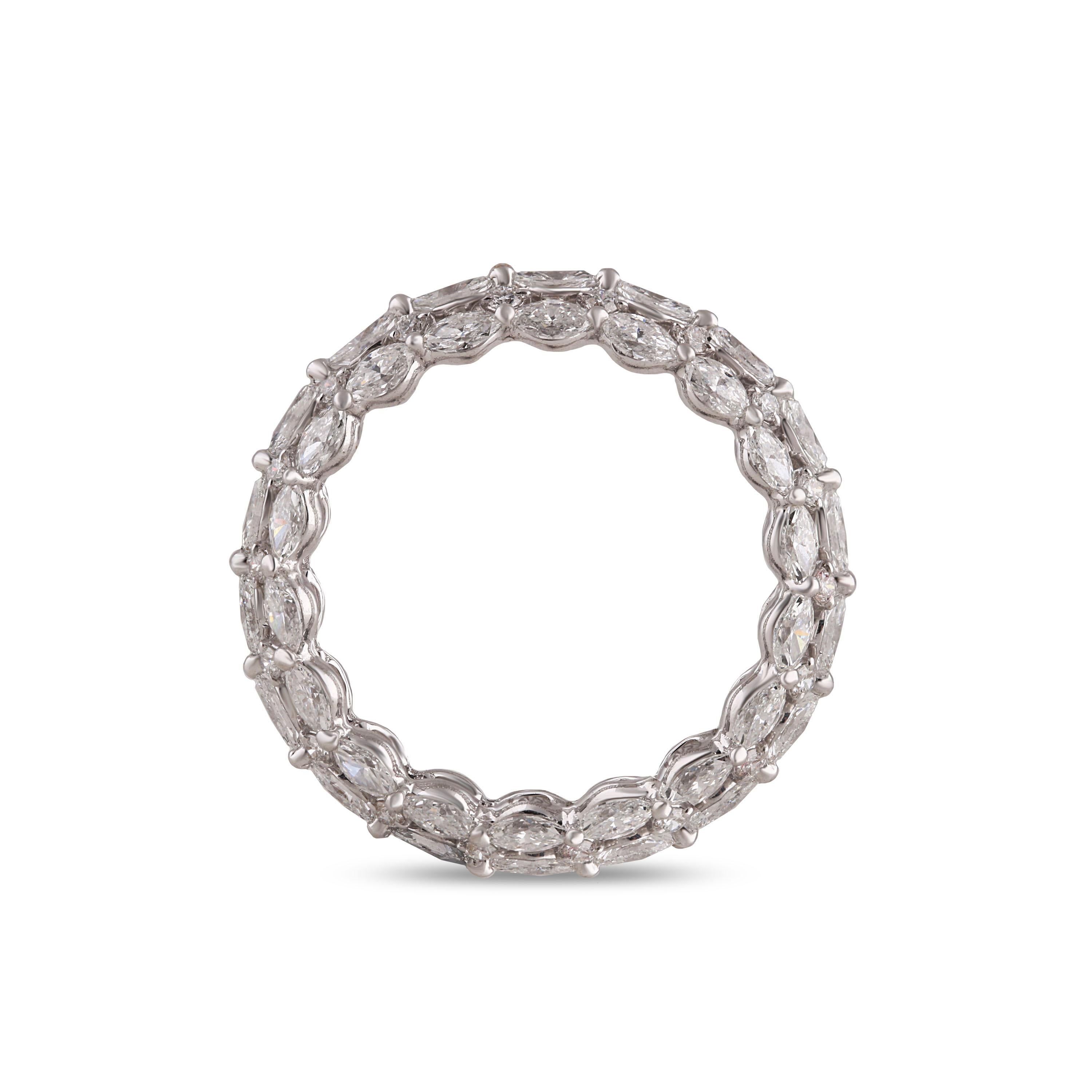 Studio Rêves Bracelet en or blanc 18 carats, diamant marquise et diamant rond blanc en vente 1