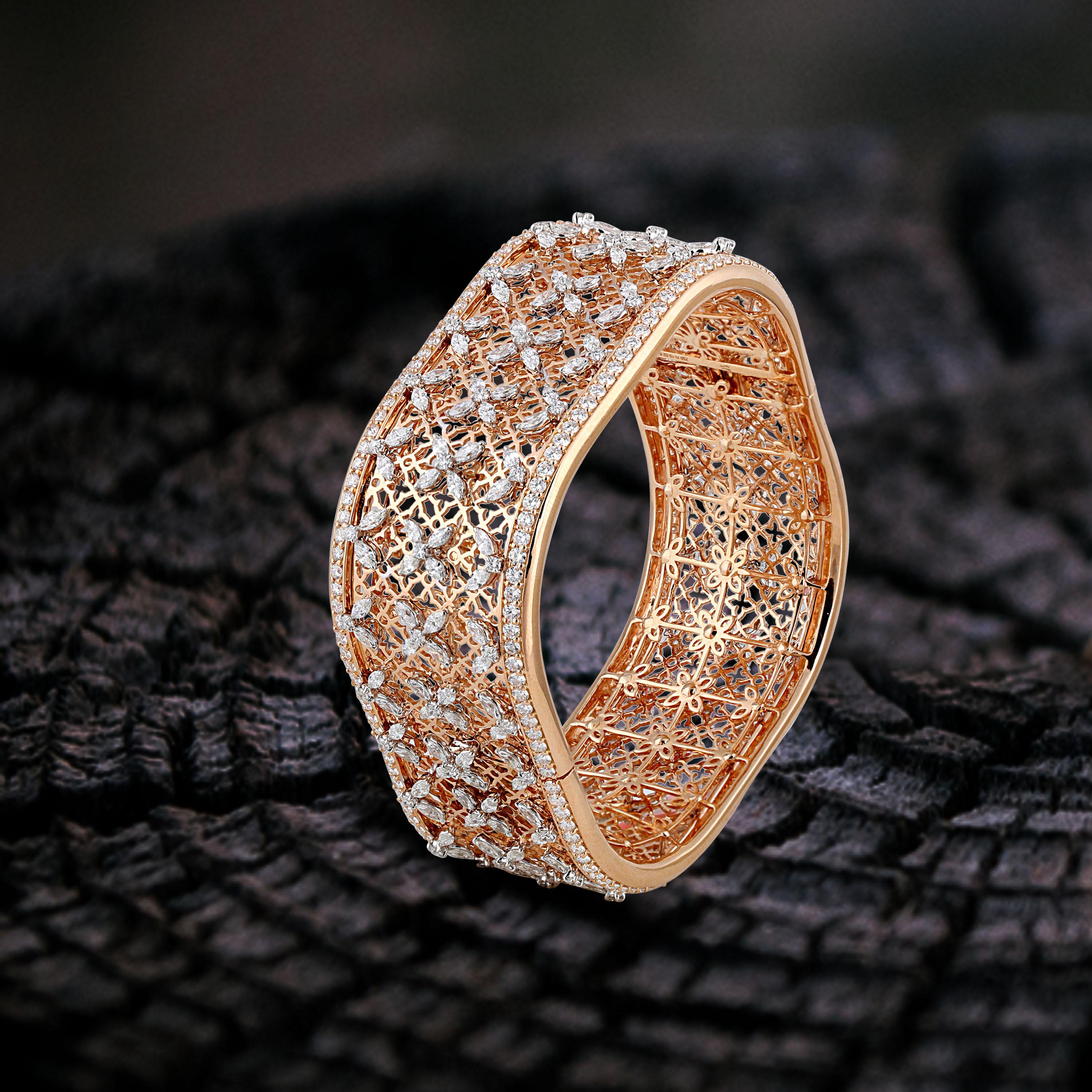 Women's Studio Rêves Marquise Diamonds Filigree Bangle Bracelet in 18 Karat Gold