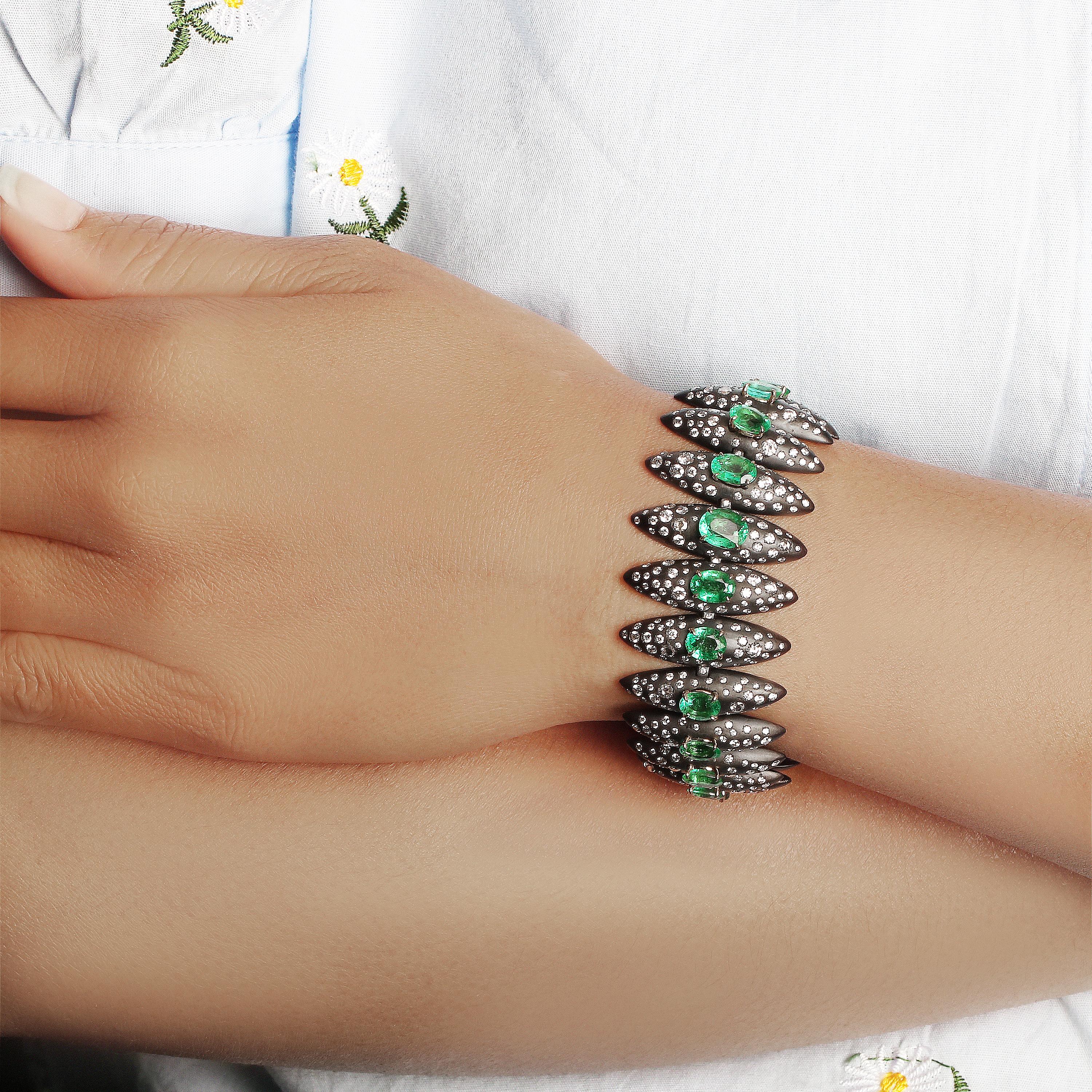 De las mujeres Studio Rêves Pulsera Esmeralda Constelación Medianoche de oro y titanio en venta