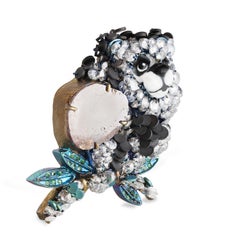 Studio Rêves Broche de diamantes Panda iluminado por la luna de titanio