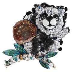 Studio Rêves Broche de diamantes Panda iluminado por la luna de titanio