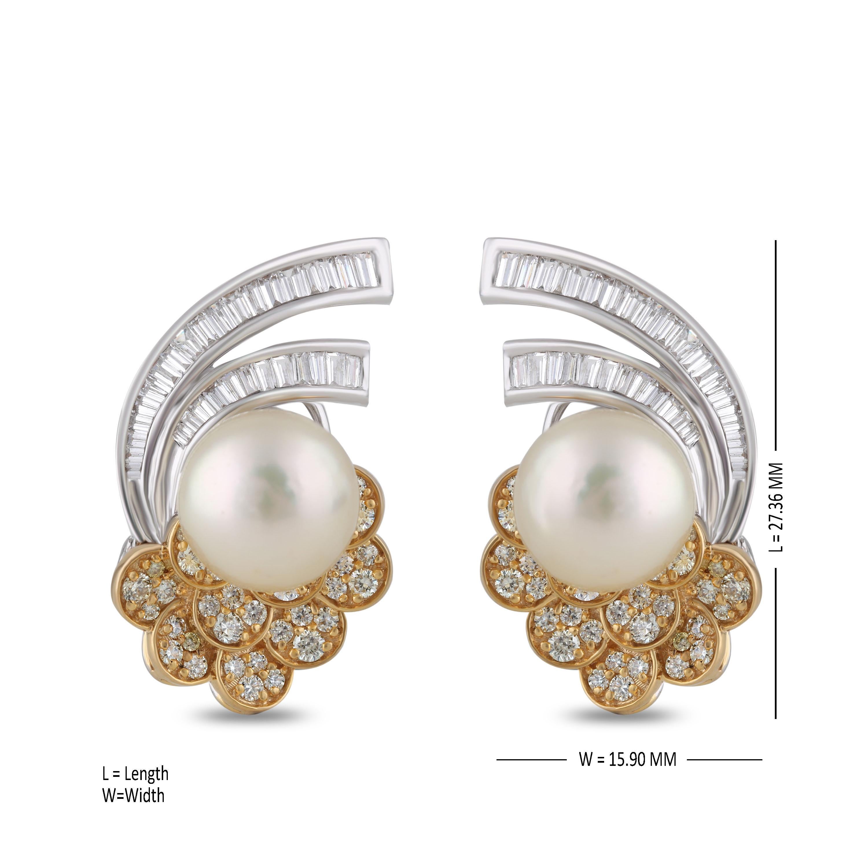 Contemporary Studio Rêves Ocean Inspired Diamond and Pearl Stud Earrings in 18 Karat Gold For Sale