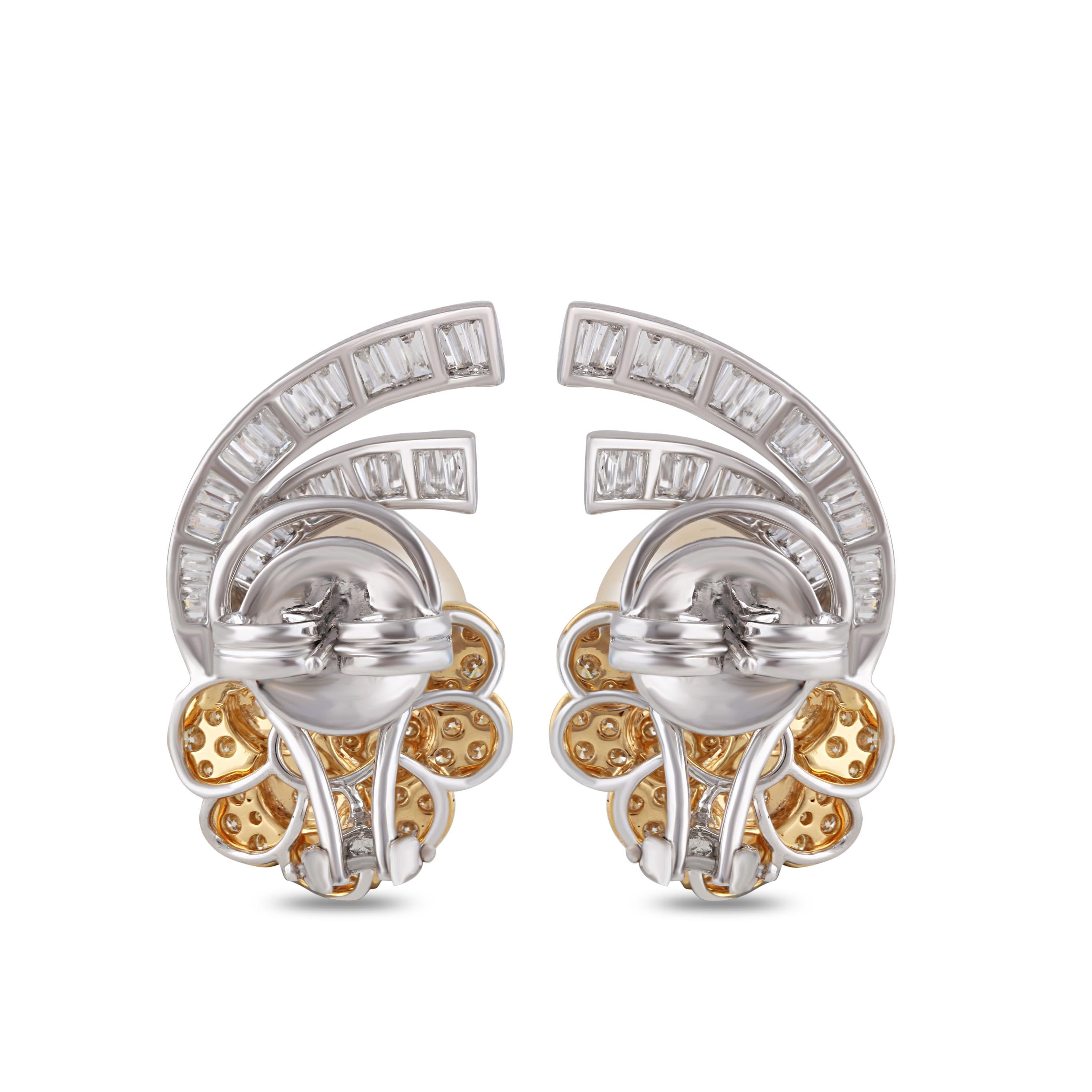 Women's Studio Rêves Ocean Inspired Diamond and Pearl Stud Earrings in 18 Karat Gold For Sale