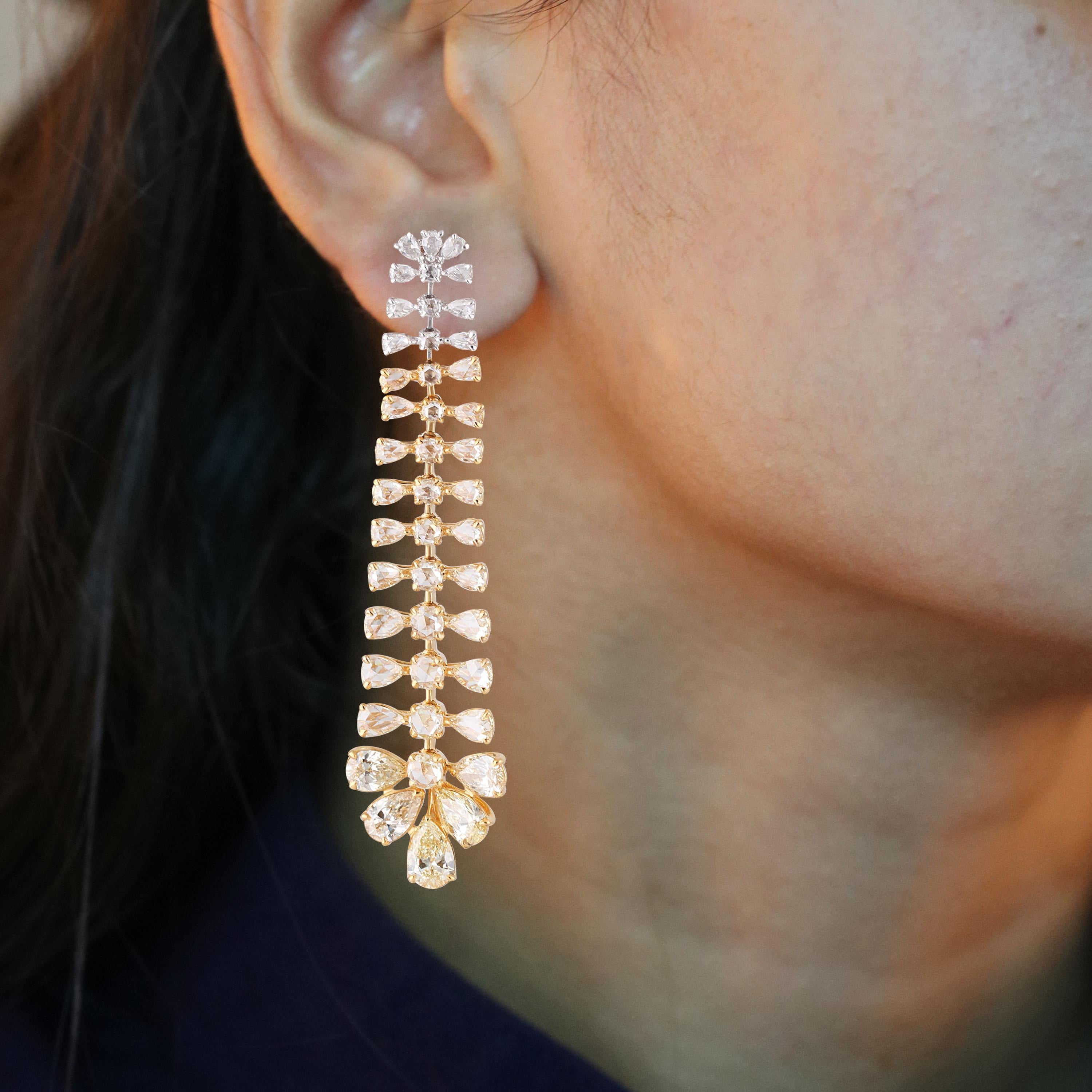 Contemporary Studio Rêves Pear Diamond Dangling Earrings in 18 Karat Gold For Sale