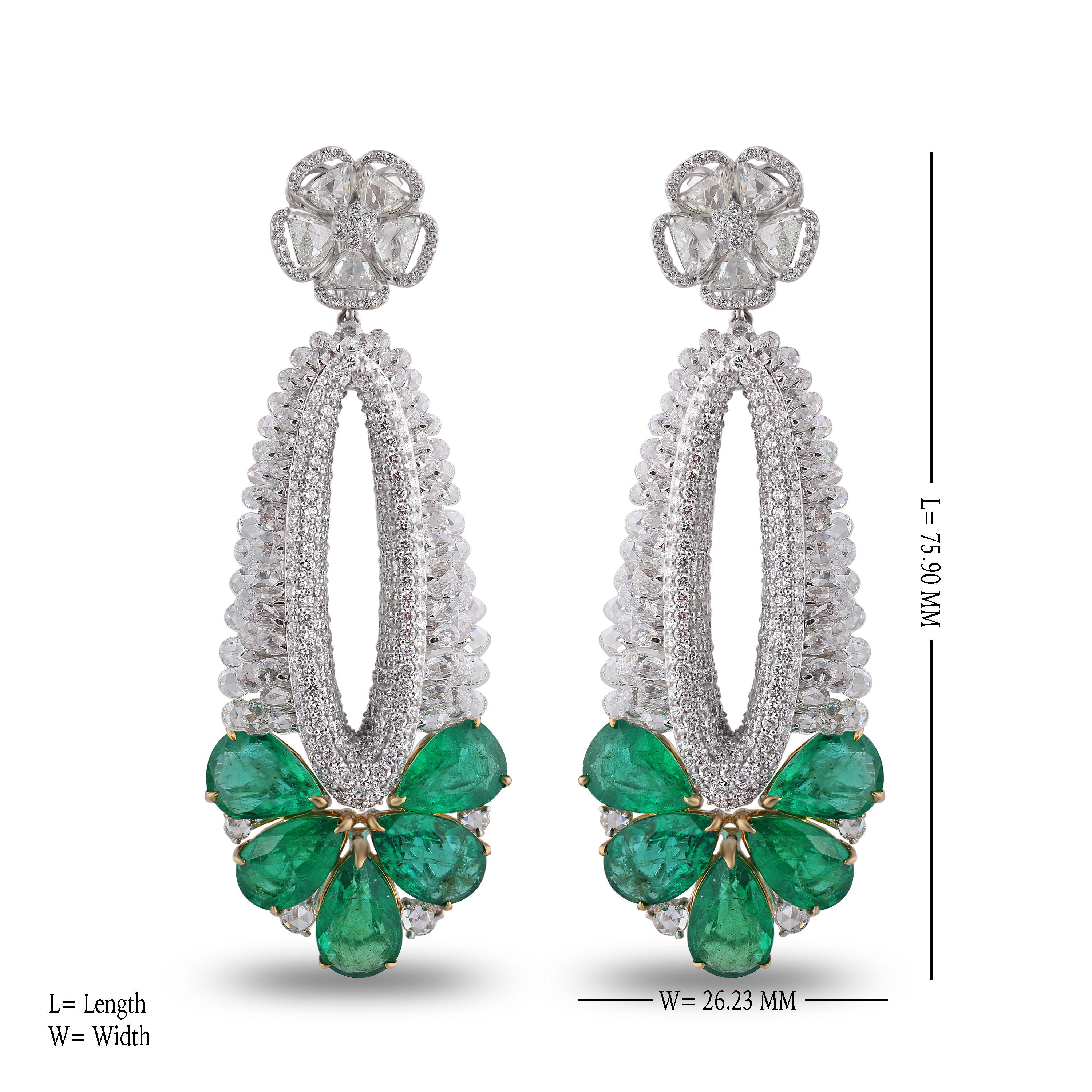 Studio Rêves Pear Emeralds and Diamonds Dangling Earrings in 18 Karat Gold In New Condition For Sale In Mumbai, Maharashtra