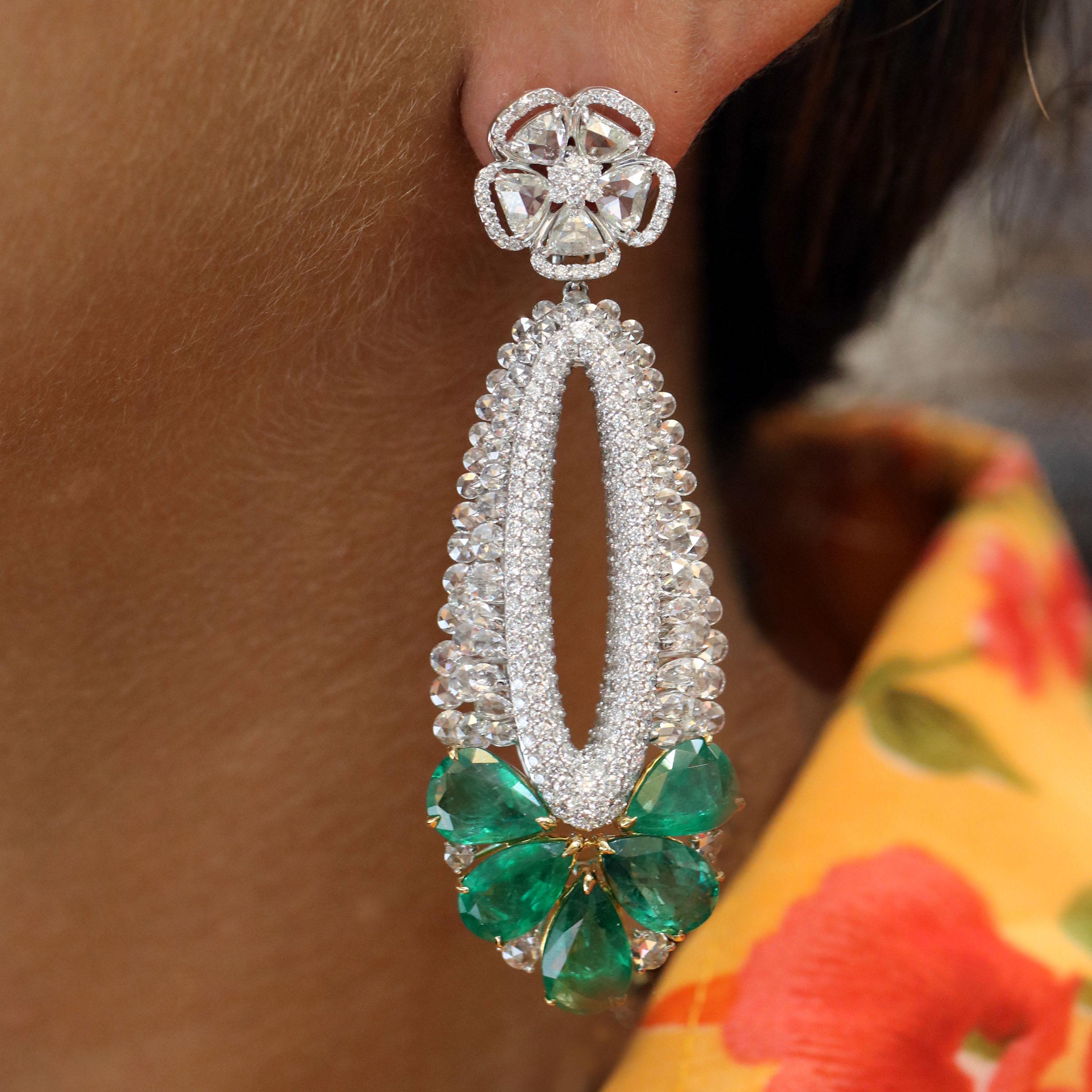 Studio Rêves Pear Emeralds and Diamonds Dangling Earrings in 18 Karat Gold For Sale 1