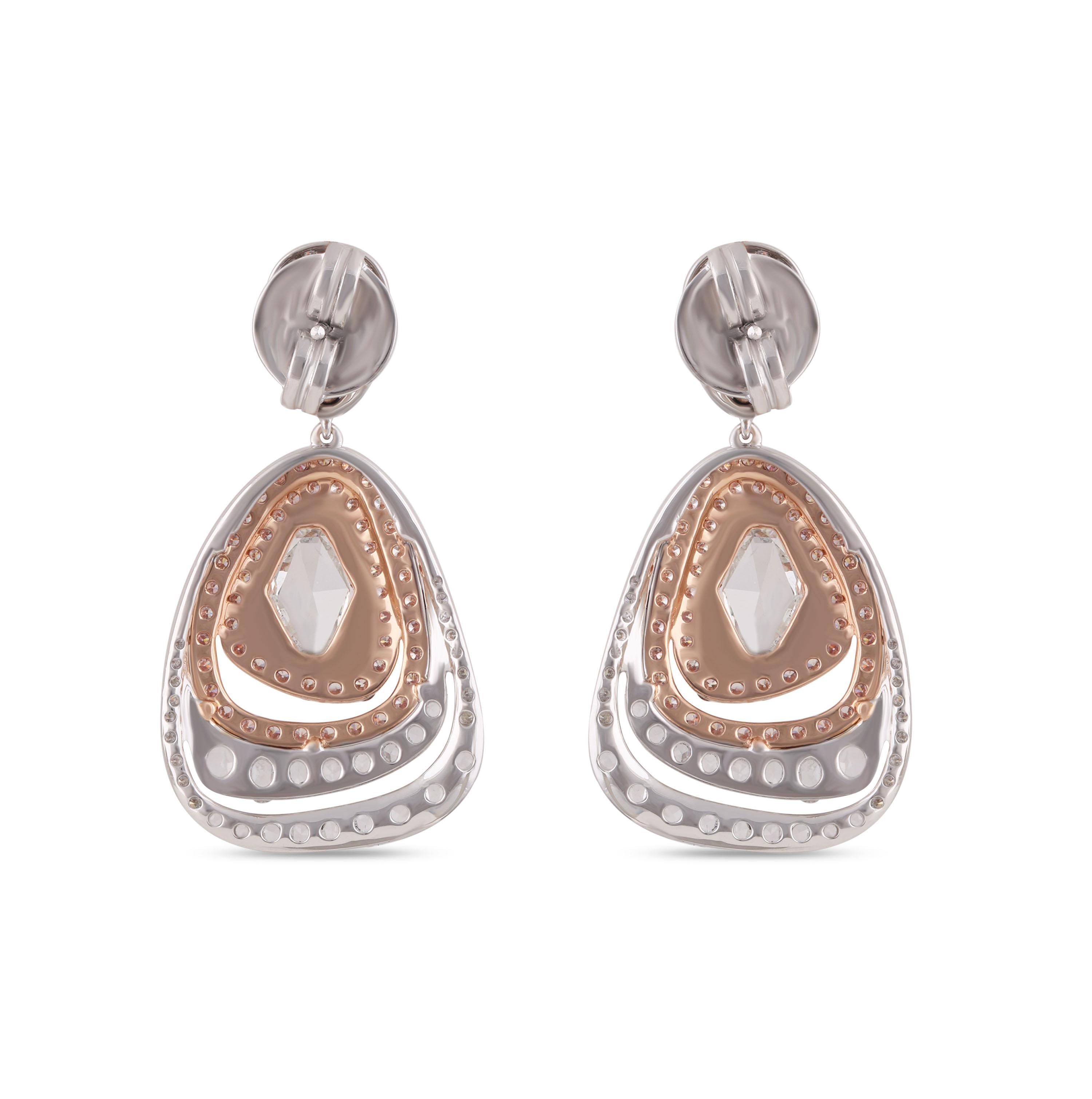 Studio Rêves Pear Shaped Diamond Dangling Earrings in 18 Karat Gold In New Condition For Sale In Mumbai, Maharashtra