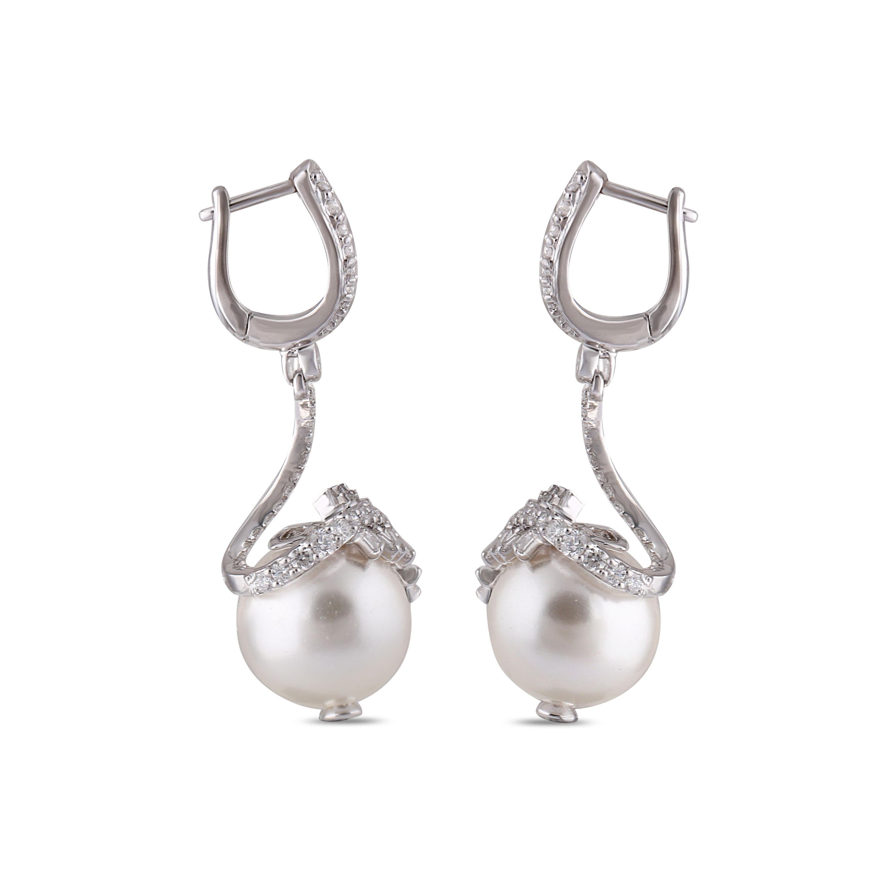 Tapered Baguette Studio Rêves Pearl and Diamond Dangling Earrings in 18 Karat Gold For Sale