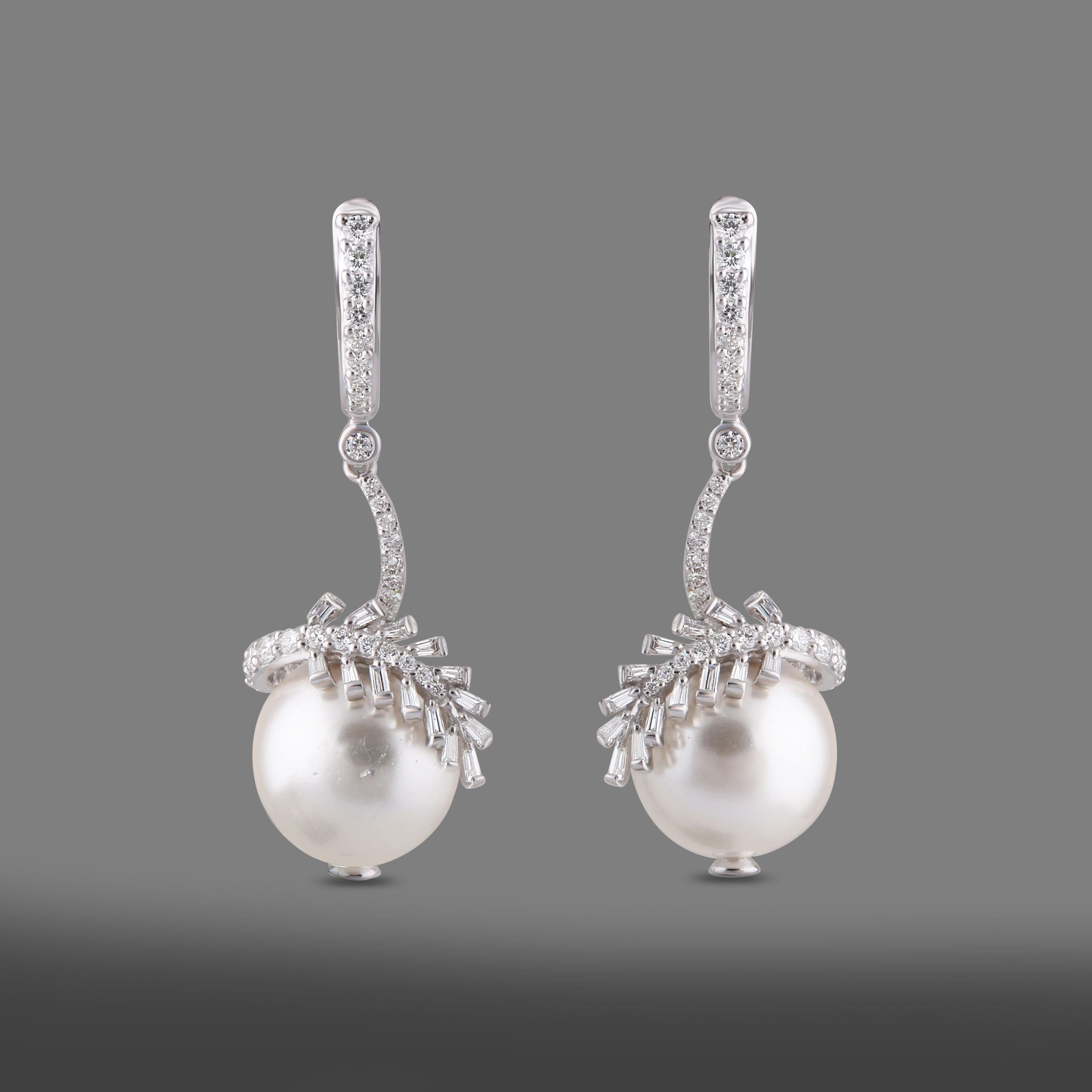 Women's Studio Rêves Pearl and Diamond Dangling Earrings in 18 Karat Gold For Sale
