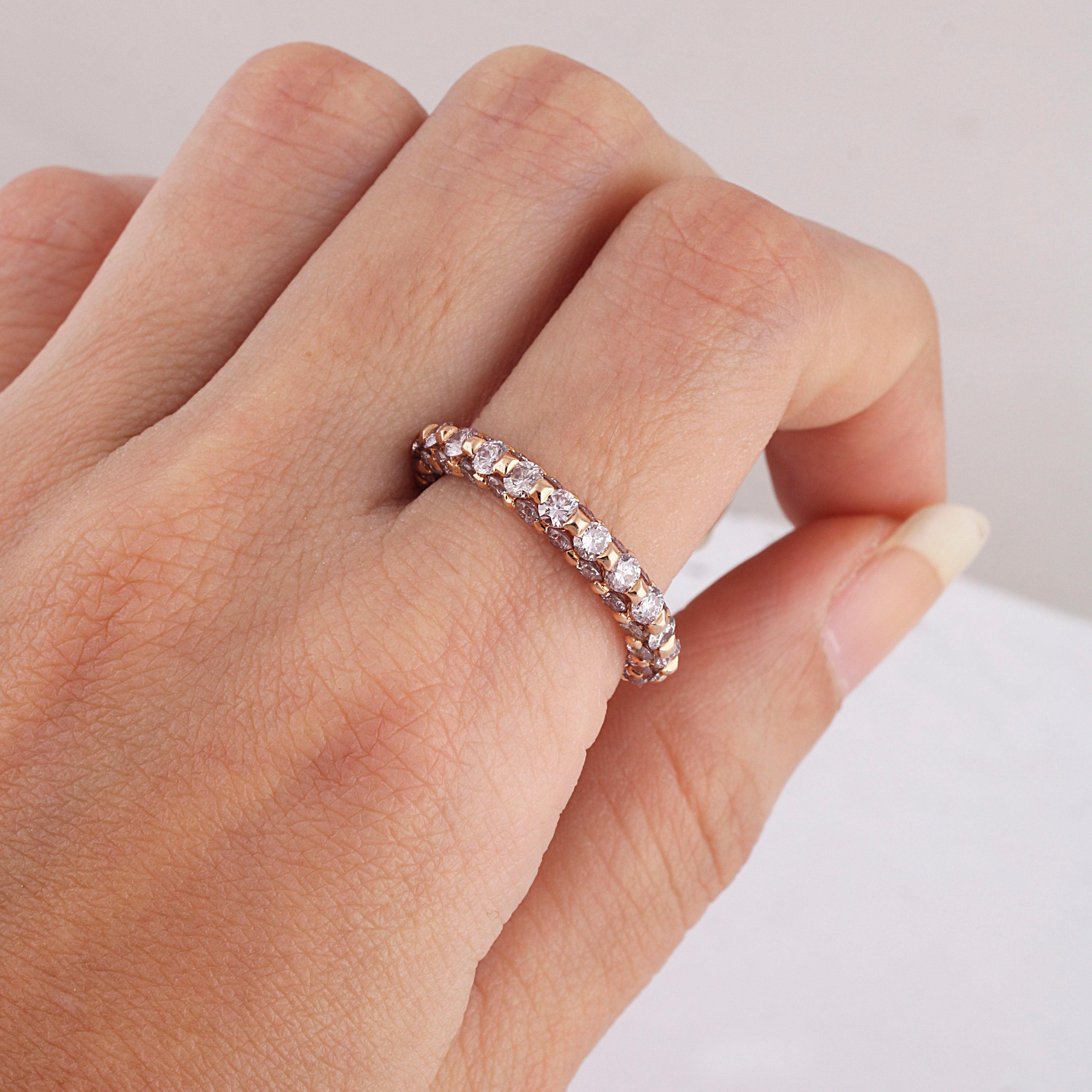 Peso lordo: 3,62 grammi
Peso del diamante: 4,03 carati
Misura dell'anello: US 5.75 (è possibile effettuare il ridimensionamento)

Attualmente non è classificata. La certificazione IGI può essere effettuata su richiesta.

La lussuosa fascia di