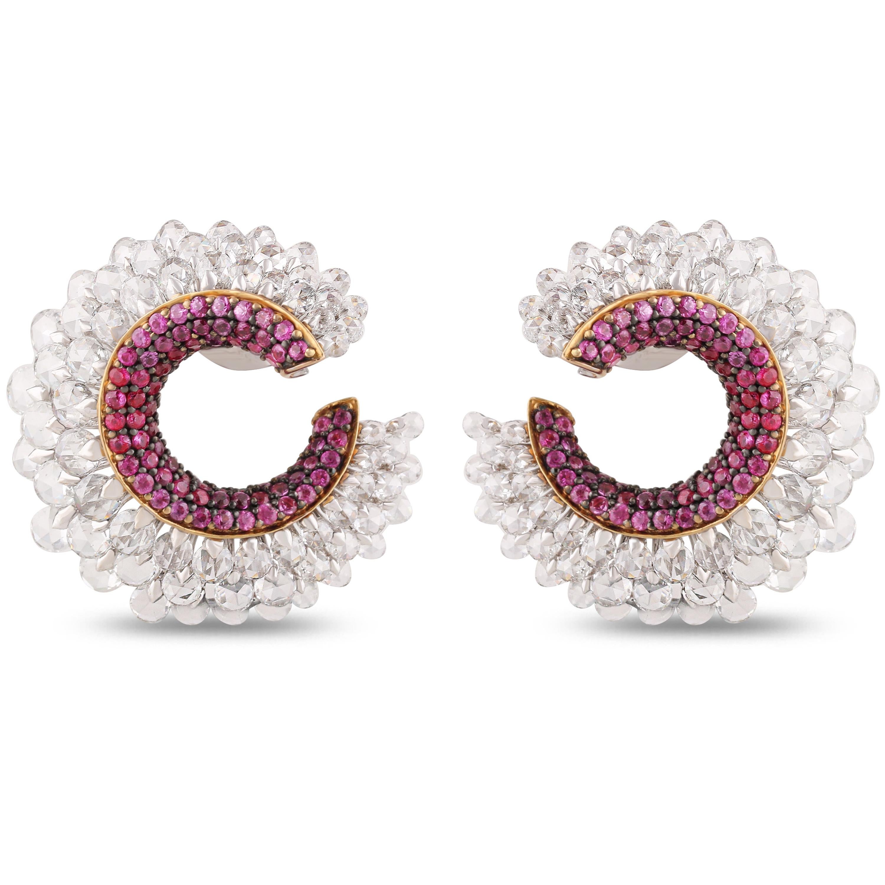 Pendientes Studio Rêves de zafiro rosa y diamante talla rosa en oro de 18 quilates en Nuevo estado para la venta en Mumbai, Maharashtra