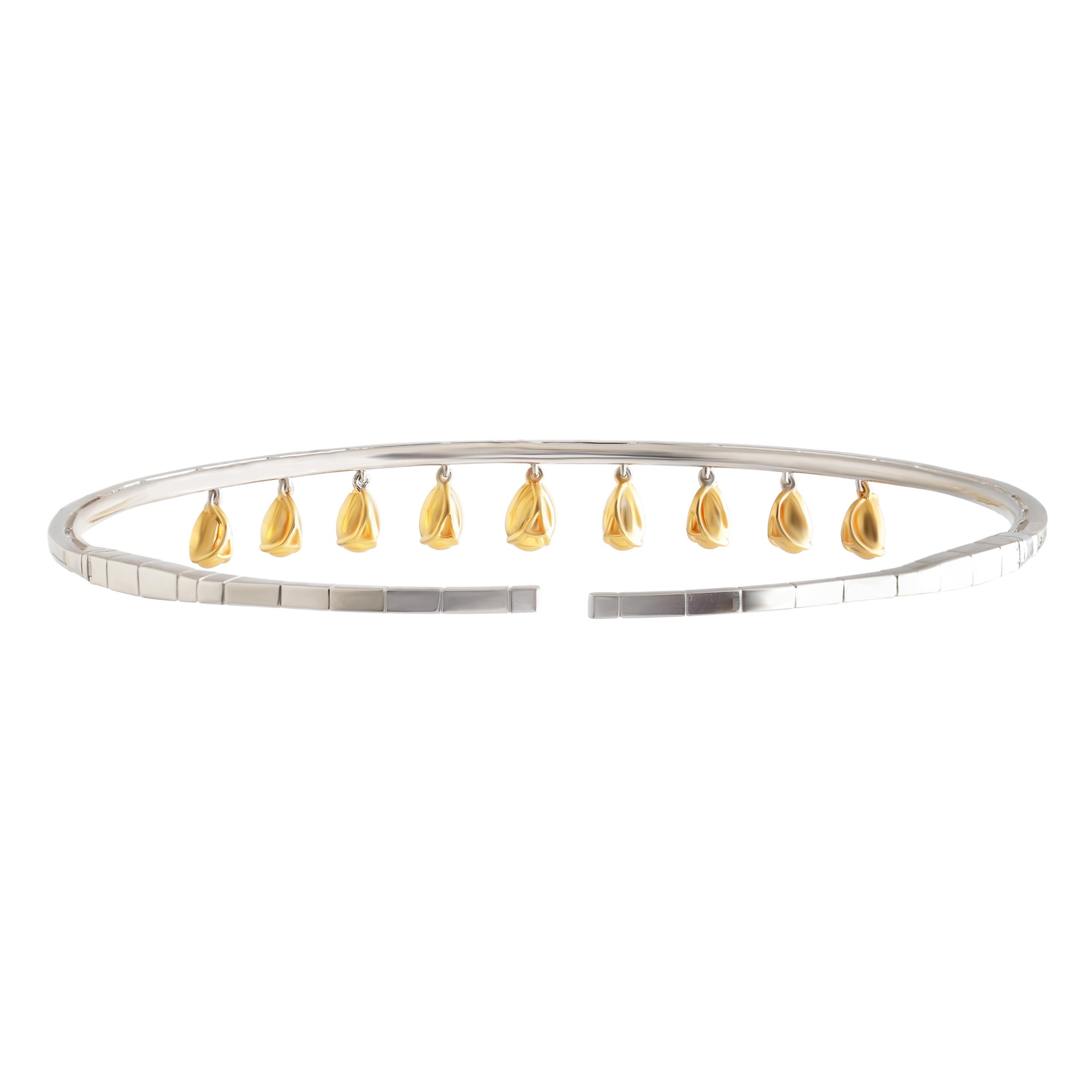 Studio Rêves Collar de gota de pera radiante con halo de diamantes baguette en oro de 18 quilates Corte pera en venta