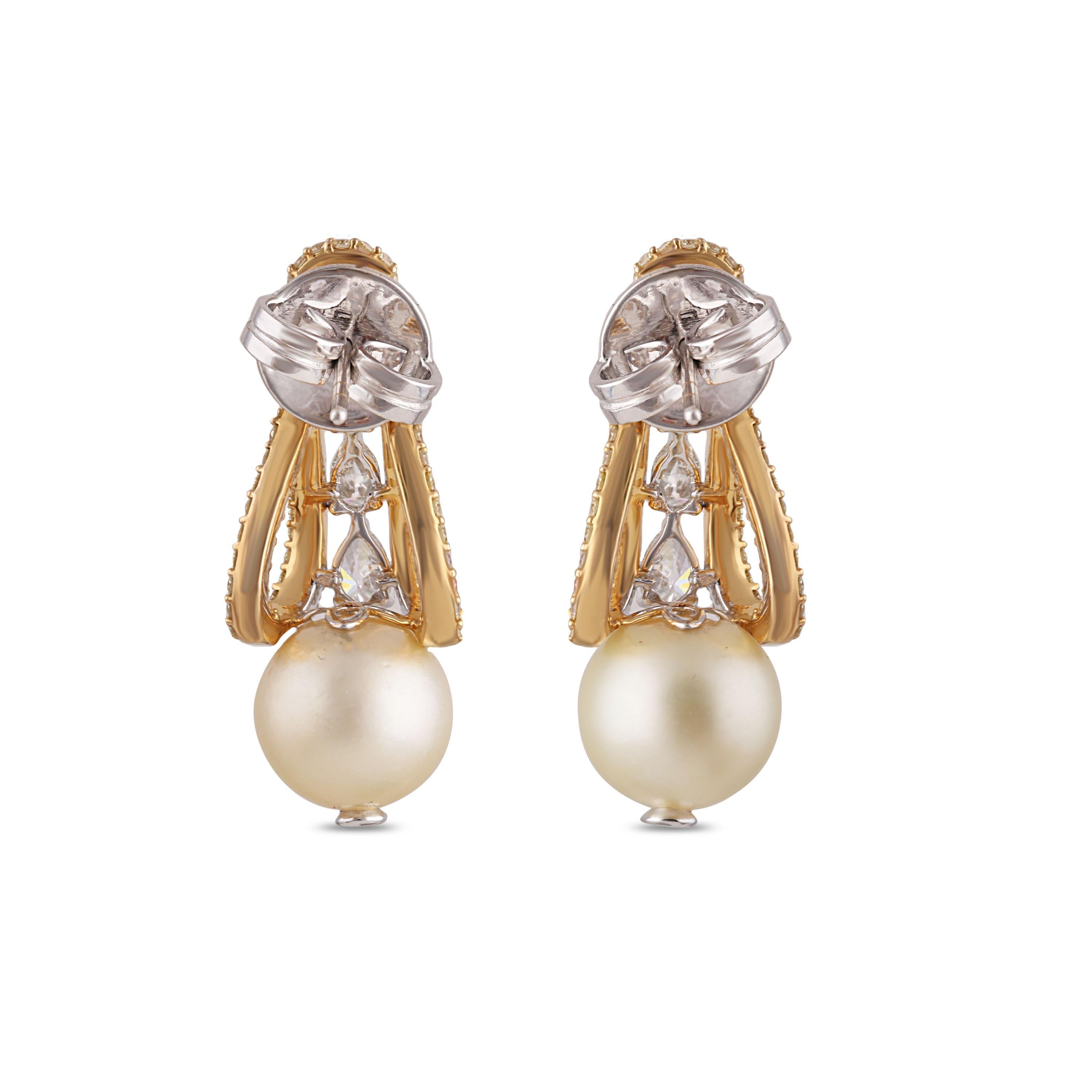 Studio Rêves Ribbon Fold Diamond and South Sea Pearls Stud Earrings in 18K Gold For Sale 2