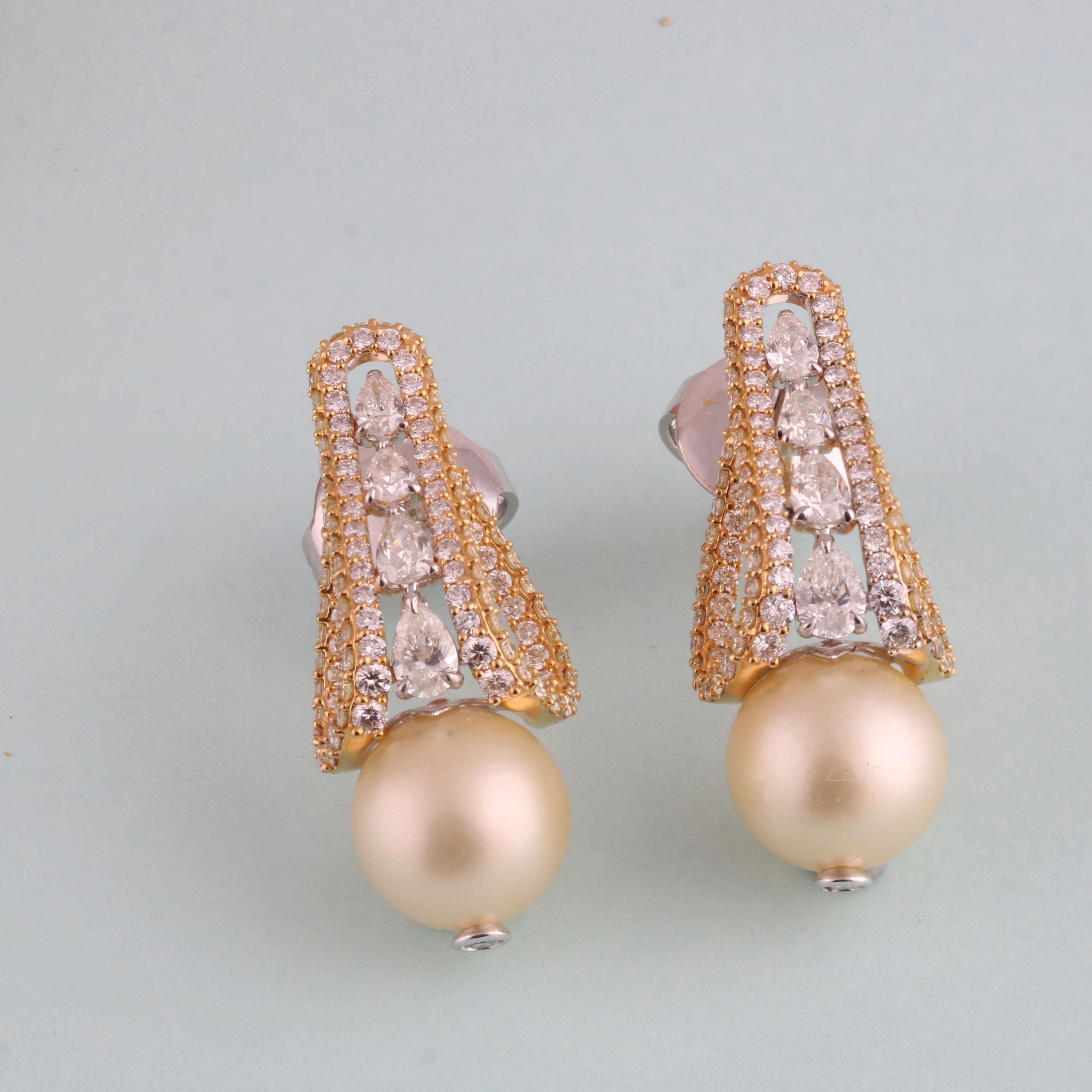Studio Rêves Ribbon Fold Diamond and South Sea Pearls Stud Earrings in 18K Gold For Sale 3