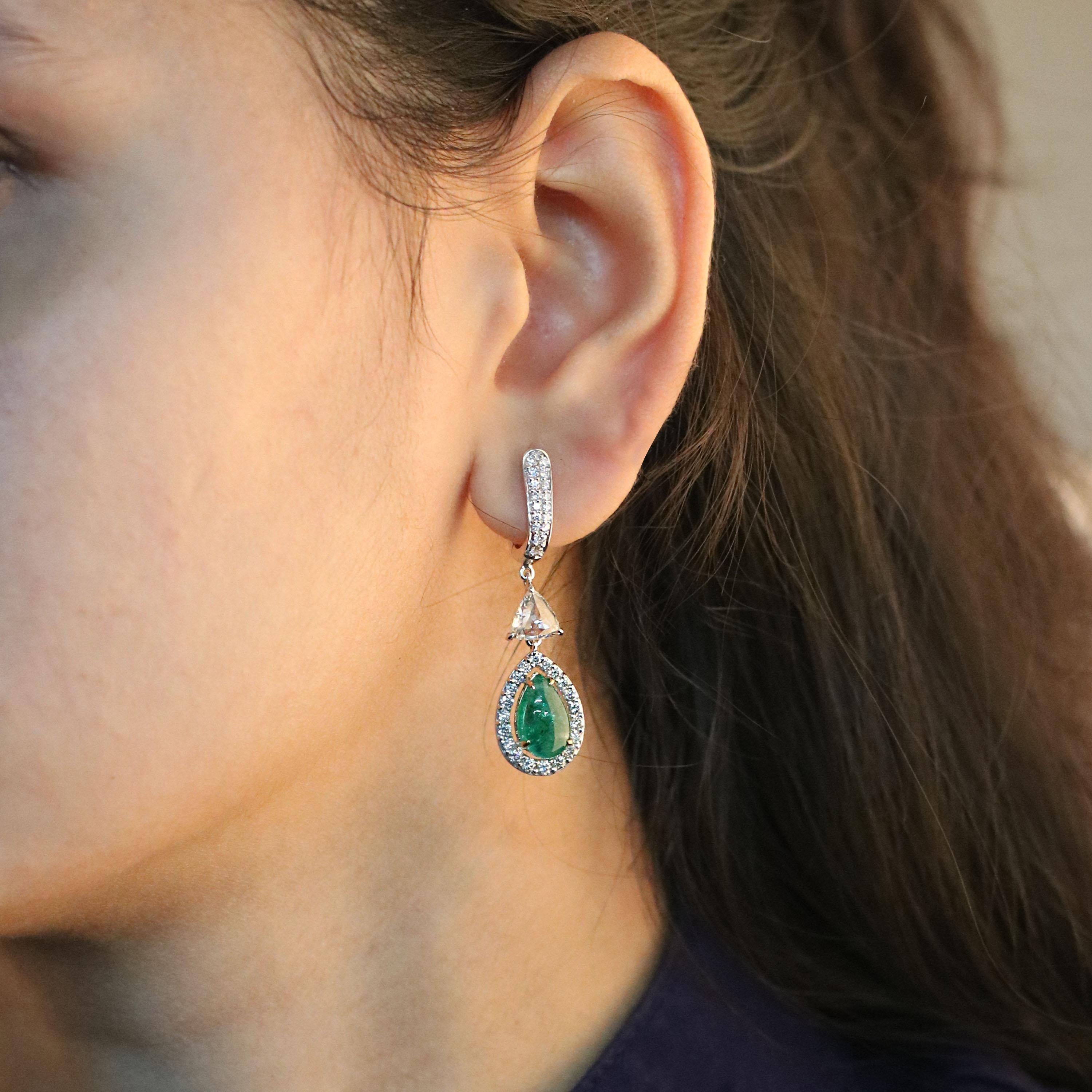 Modern Studio Rêves Rose Cut and Emerald Dangling Earrings in 18 Karat Gold For Sale