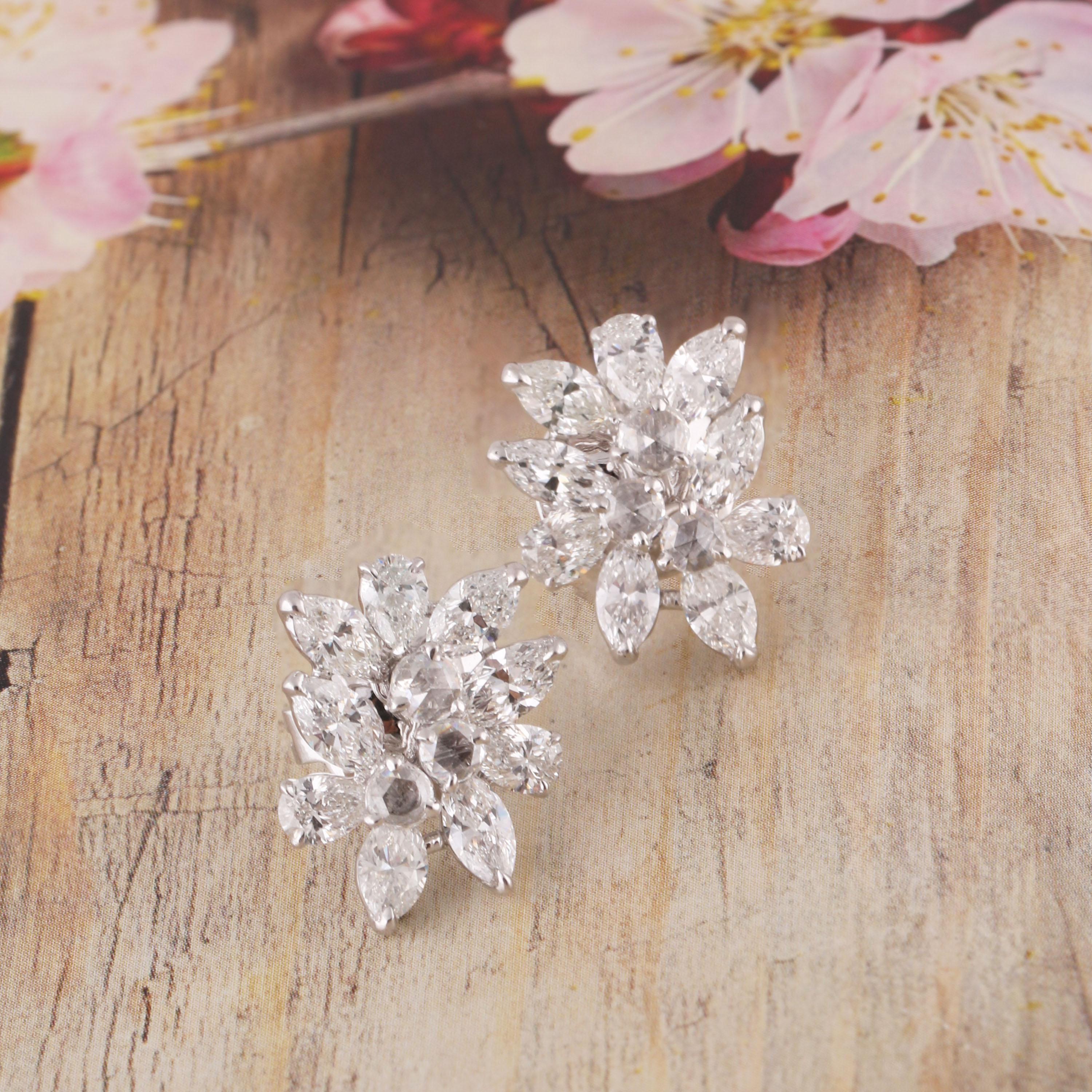 Studio Rêves - Boucles d'oreilles en or 18 carats avec diamants ronds taillés en rose et en grappe en vente 3