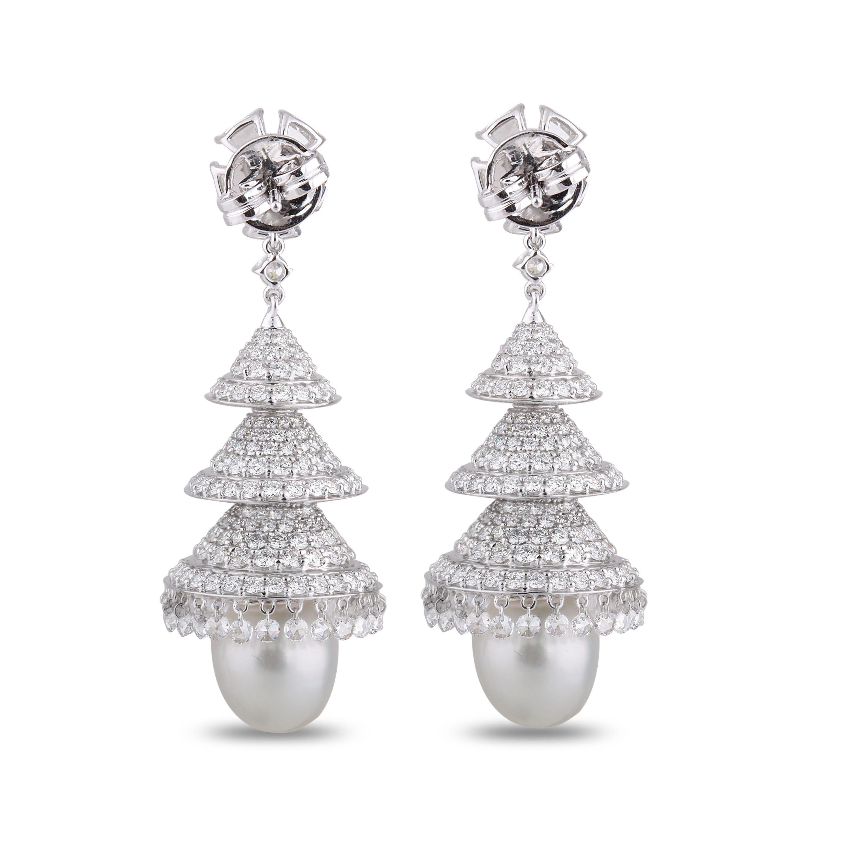 Women's Studio Rêves Rosecut Diamonds and Pearl Chandelier Earrings in 18 Karat Gold For Sale