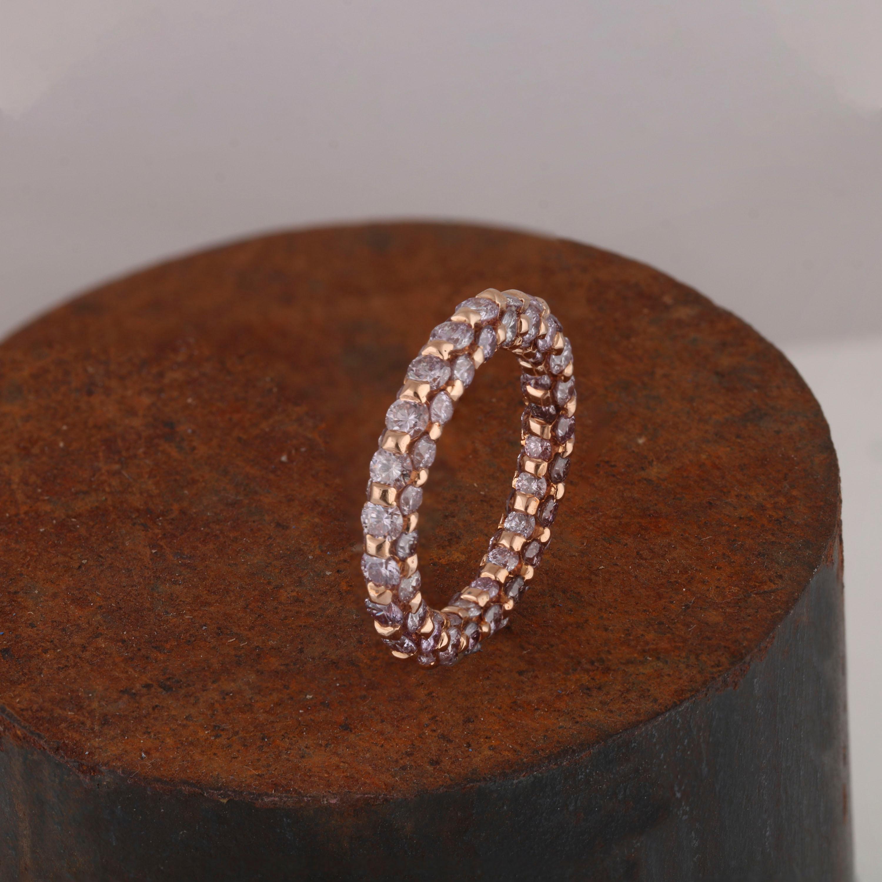 Studio Rêves Rosy Band Ring with Pink Diamonds in 18 Karat Gold In New Condition For Sale In Mumbai, Maharashtra