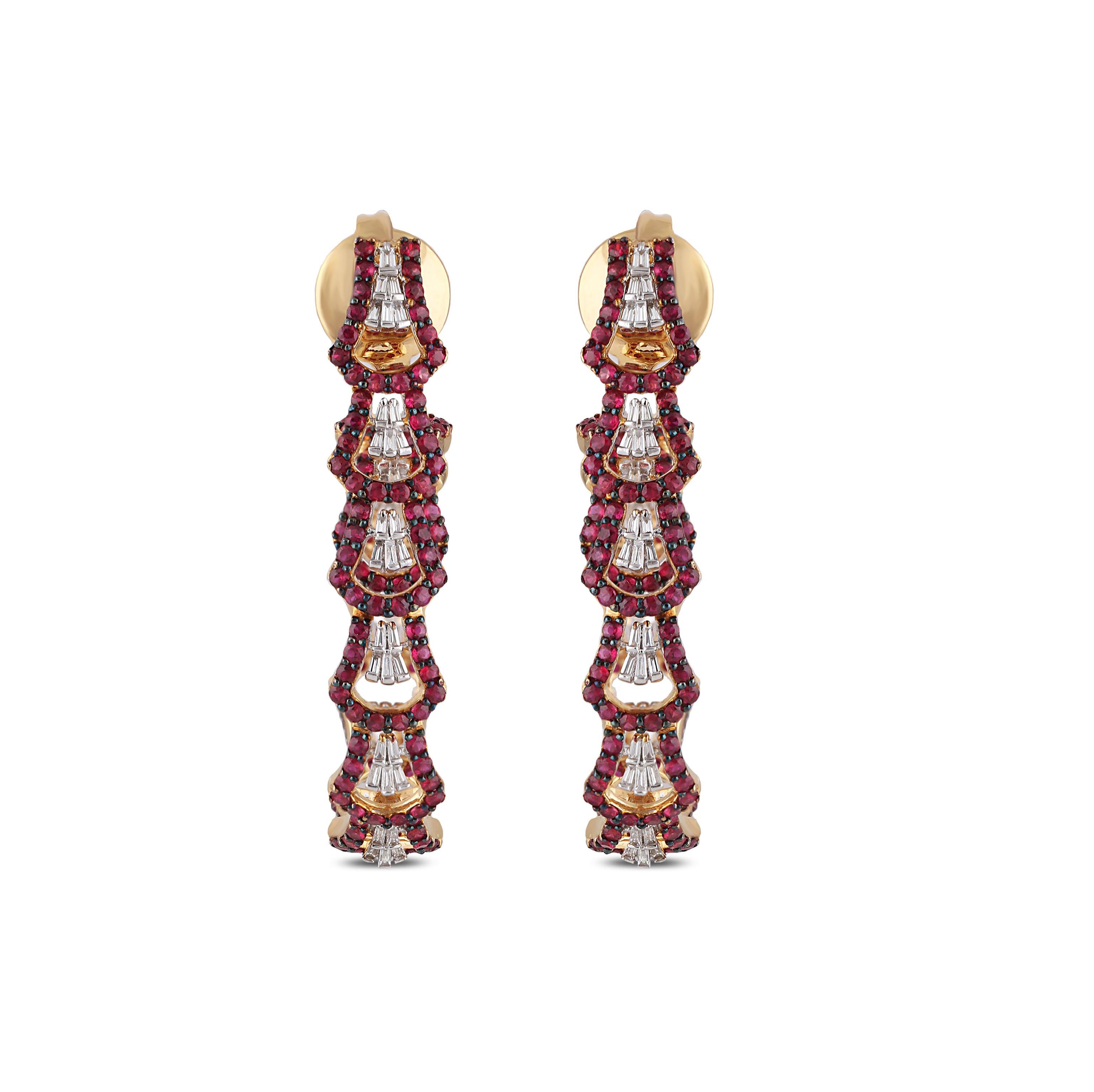 Modern Studio Rêves Rubies with Tapered Baguette Diamond Hoop Earrings in 18 Karat Gold For Sale