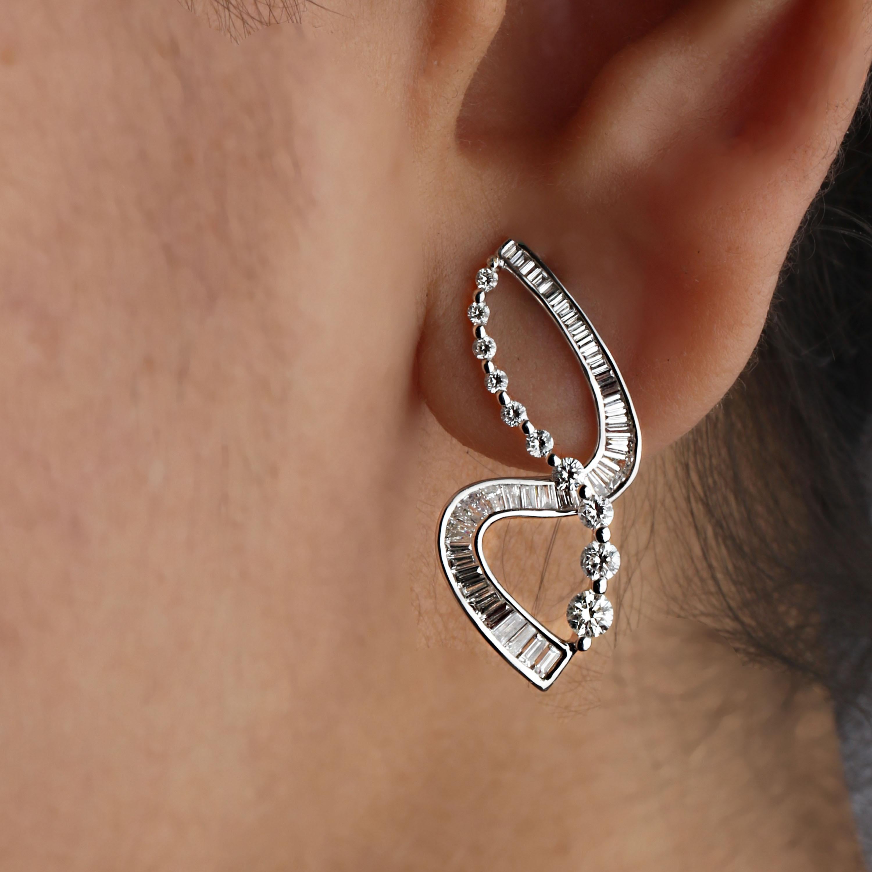Studio Rêves S-Shaped Diamond Earrings in 18 Karat White Gold 1